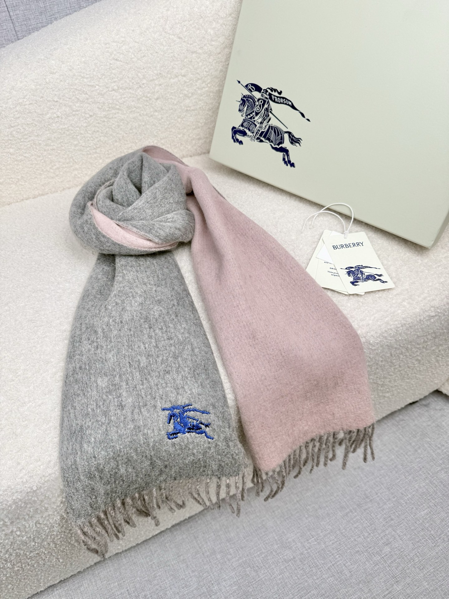 P。B家。 【新款刺绣双面曲线羊绒围巾】怒赞自留，难得的高端款！家属福利！L非常正的男士围巾~面料大爱，