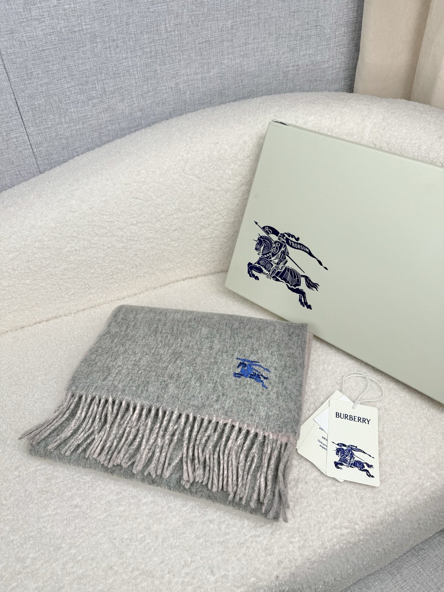 P。B家。 【新款刺绣双面曲线羊绒围巾】怒赞自留，难得的高端款！家属福利！L非常正的男士围巾~面料大爱，