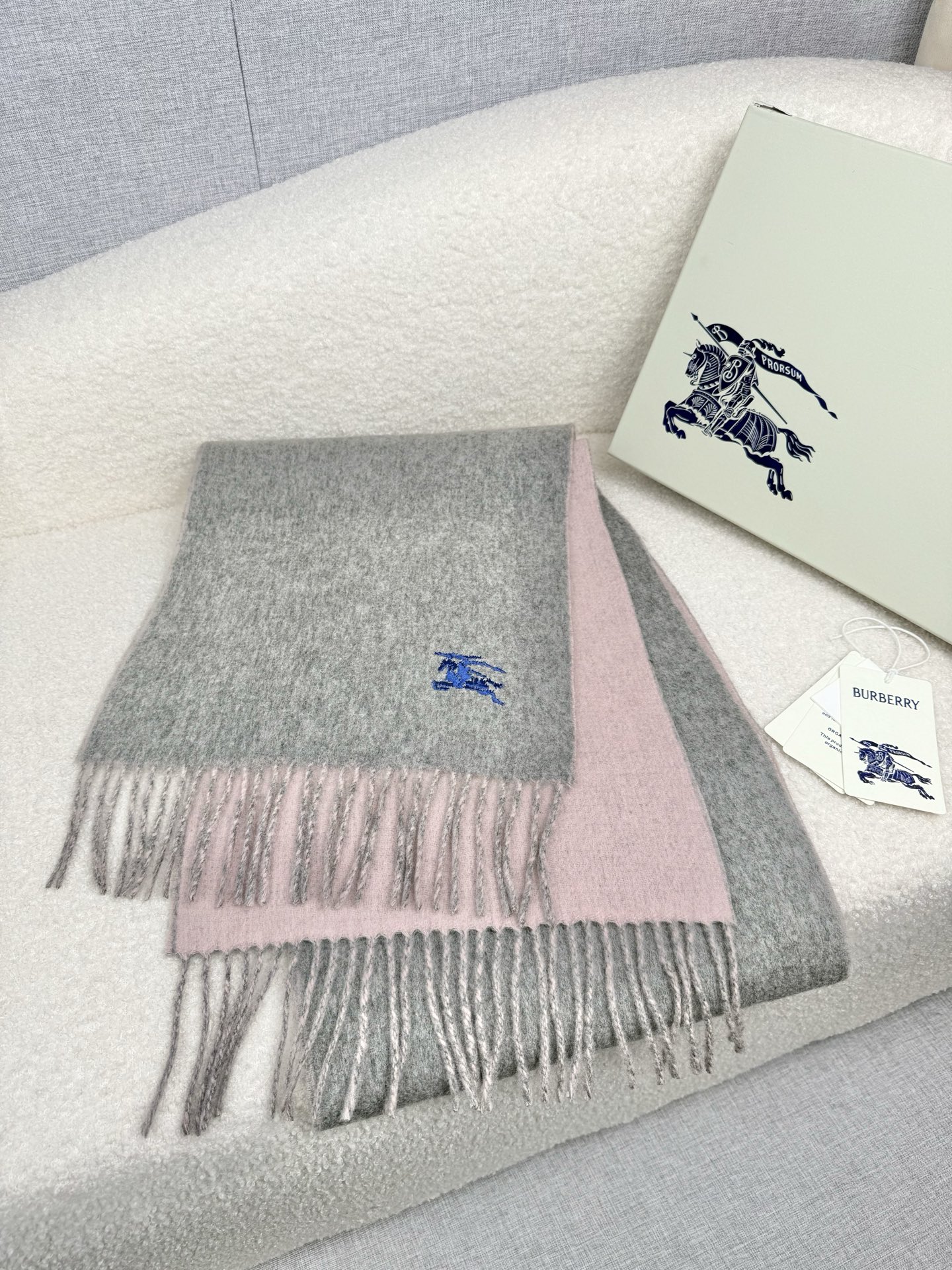 P。B家。 【新款刺绣双面曲线羊绒围巾】怒赞自留，难得的高端款！家属福利！L非常正的男士围巾~面料大爱，