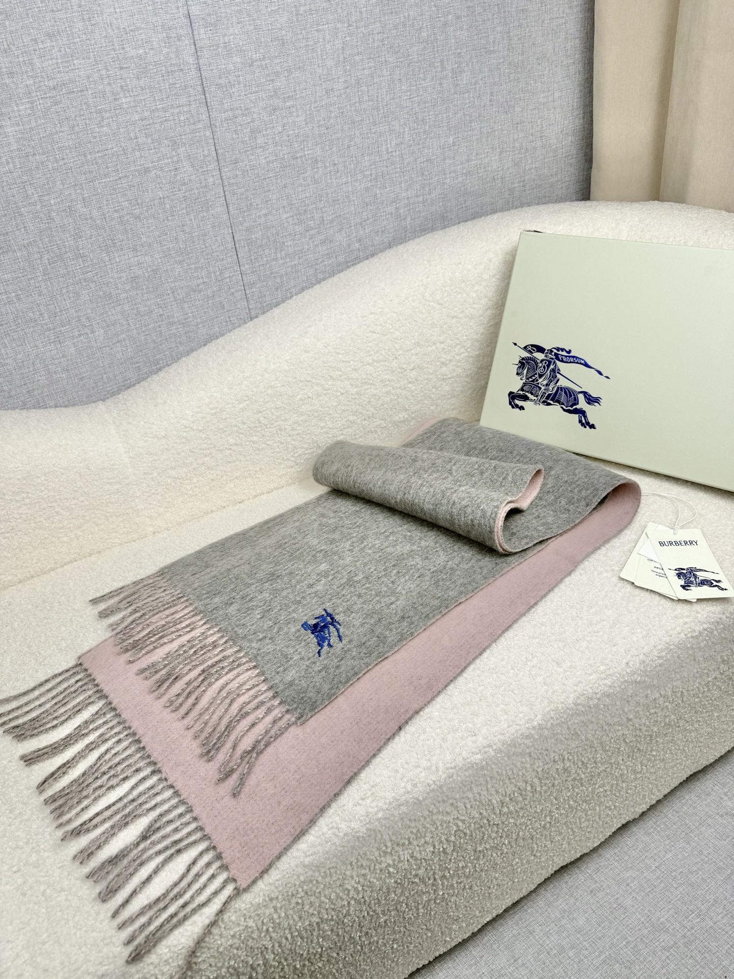 P。B家。 【新款刺绣双面曲线羊绒围巾】怒赞自留，难得的高端款！家属福利！L非常正的男士围巾~面料大爱，