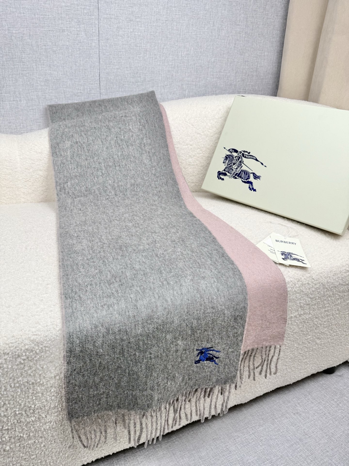 P。B家。 【新款刺绣双面曲线羊绒围巾】怒赞自留，难得的高端款！家属福利！L非常正的男士围巾~面料大爱，