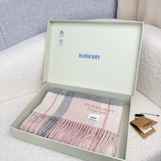 P。B家。【双面格子刺绣围巾】专柜同步,时髦高级羊绒围巾!可正式,可随意,非常时髦的设计。B家这款织法比较难,又很费纱线 P。B家。【双面格子刺绣围巾】专柜同步,时髦高级羊绒围巾!可正式,可随意,非常时髦的设计。B家这款织法比较难,又很费纱线
