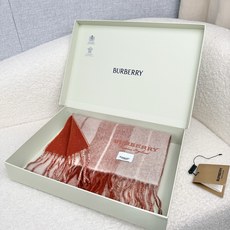 P。B家。【双面格子刺绣围巾】专柜同步,时髦高级羊绒围巾!可正式,可随意,非常时髦的设计。B家这款织法比较难,又很费纱线 P。B家。【双面格子刺绣围巾】专柜同步,时髦高级羊绒围巾!可正式,可随意,非常时髦的设计。B家这款织法比较难,又很费纱线