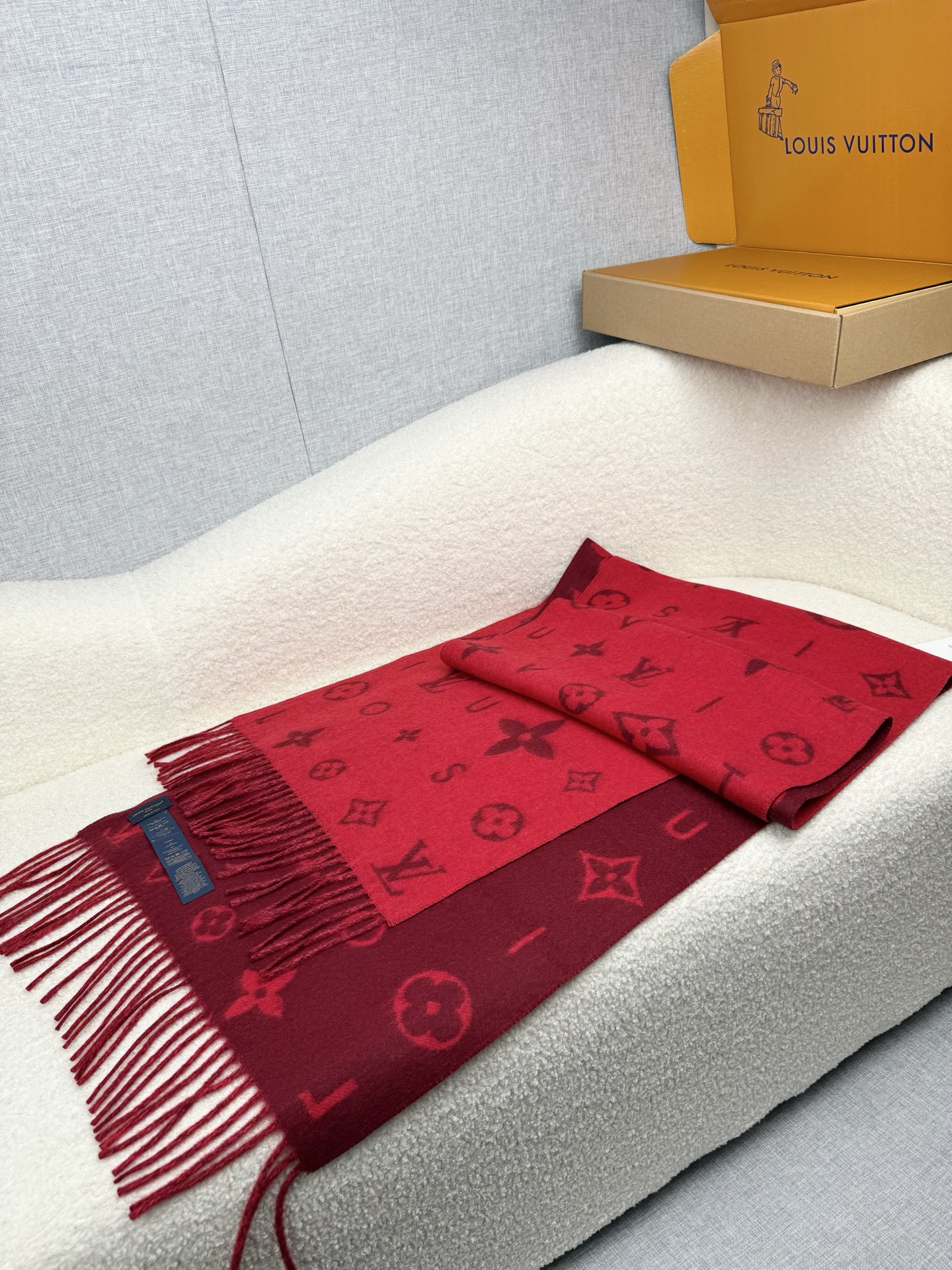 P。L家。【lv双面羊毛围巾】Reykjavik 2.0围巾为柔软山羊绒标注Monogram 花卉和 L