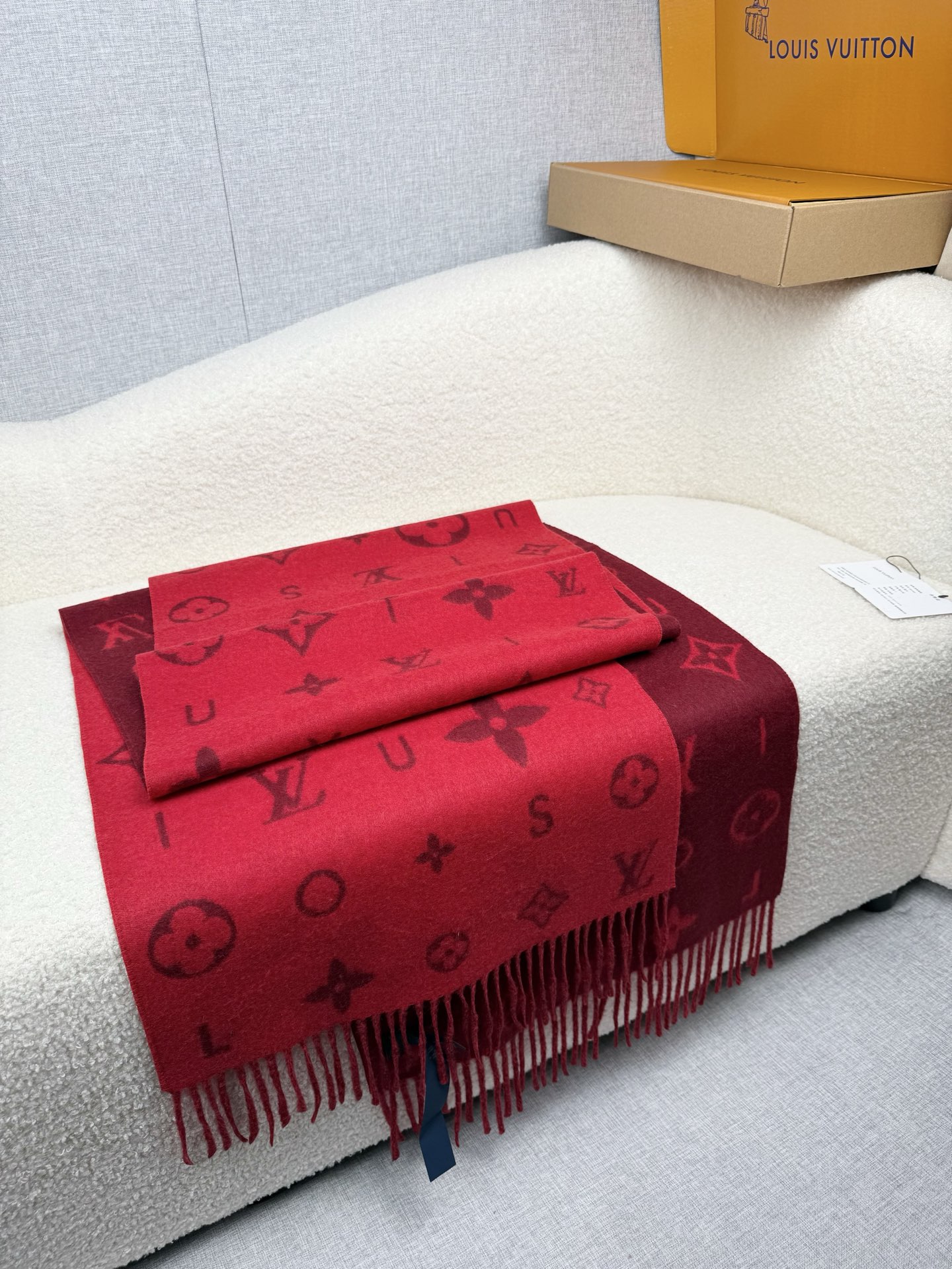 P。L家。【lv双面羊毛围巾】Reykjavik 2.0围巾为柔软山羊绒标注Monogram 花卉和 L