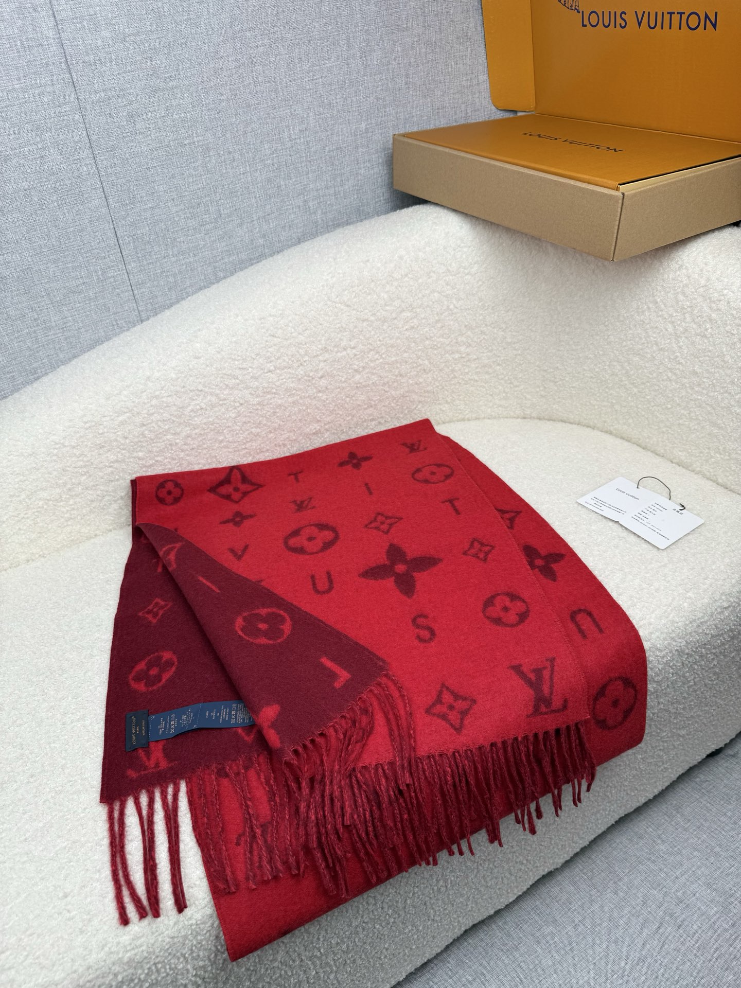 P。L家。【lv双面羊毛围巾】Reykjavik 2.0围巾为柔软山羊绒标注Monogram 花卉和 L