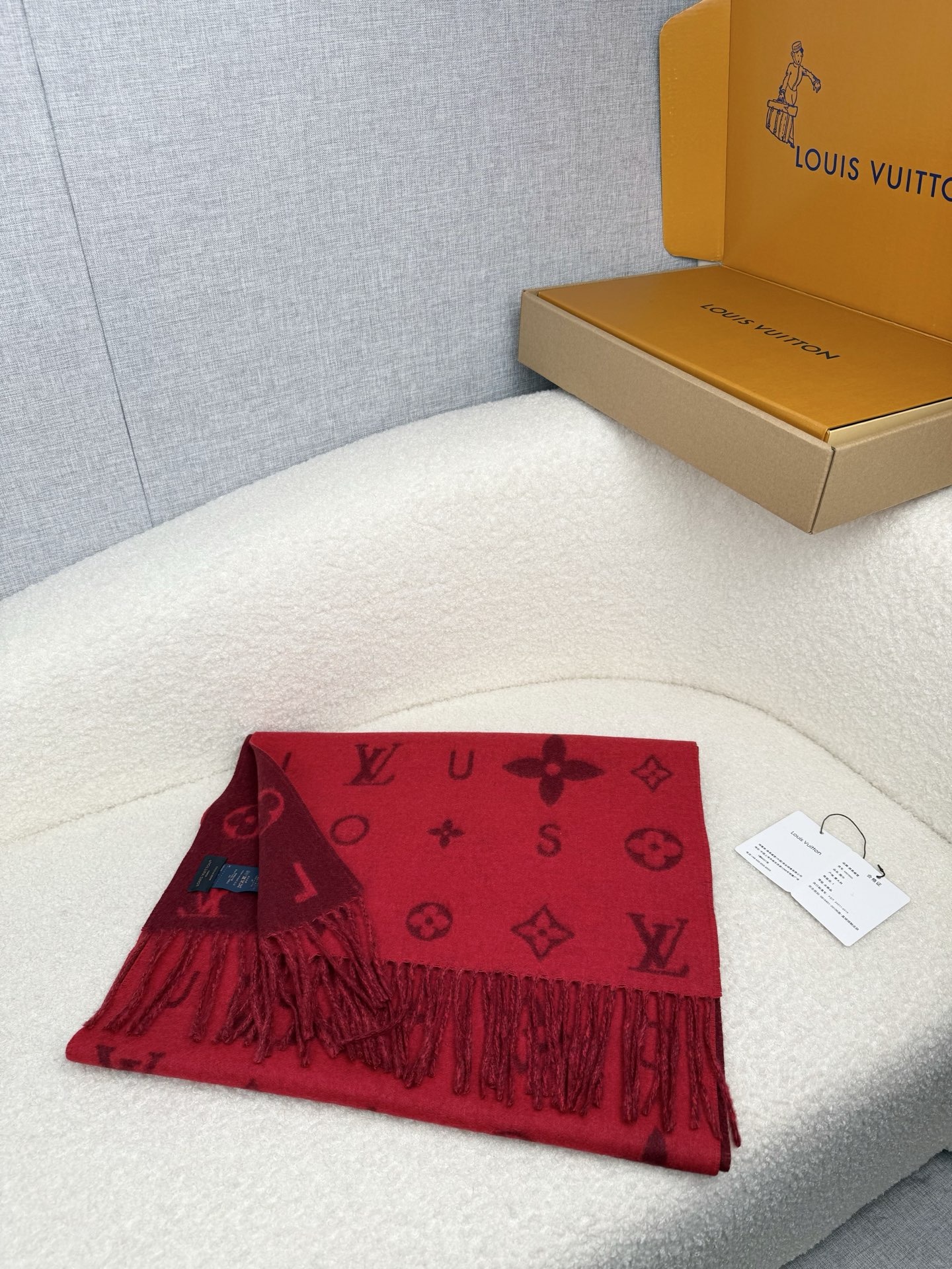 P。L家。【lv双面羊毛围巾】Reykjavik 2.0围巾为柔软山羊绒标注Monogram 花卉和 L