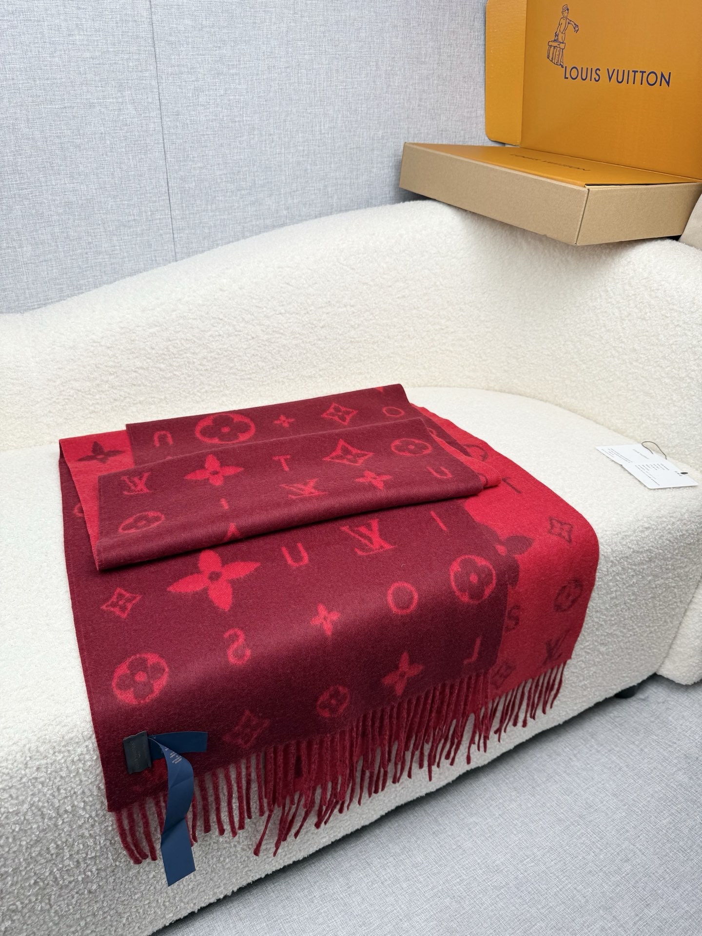 P。L家。【lv双面羊毛围巾】Reykjavik 2.0围巾为柔软山羊绒标注Monogram 花卉和 L