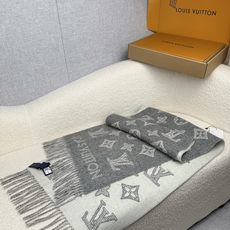 P。L家。【双面立体镂空提花围巾】这款围巾真的超绝!手感满分!不是传统的平面机织制品,而是凹凸有致的提花质感!一条围巾可 P。L家。【双面立体镂空提花围巾】这款围巾真的超绝!手感满分!不是传统的平面机织制品,而是凹凸有致的提花质感!一条围巾可