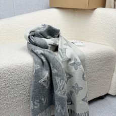 P。L家。【双面立体镂空提花围巾】这款围巾真的超绝!手感满分!不是传统的平面机织制品,而是凹凸有致的提花质感!一条围巾可 P。L家。【双面立体镂空提花围巾】这款围巾真的超绝!手感满分!不是传统的平面机织制品,而是凹凸有致的提花质感!一条围巾可