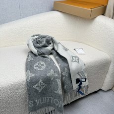 P。L家。【双面立体镂空提花围巾】这款围巾真的超绝!手感满分!不是传统的平面机织制品,而是凹凸有致的提花质感!一条围巾可 P。L家。【双面立体镂空提花围巾】这款围巾真的超绝!手感满分!不是传统的平面机织制品,而是凹凸有致的提花质感!一条围巾可
