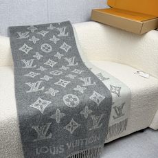 P。L家。【双面立体镂空提花围巾】这款围巾真的超绝!手感满分!不是传统的平面机织制品,而是凹凸有致的提花质感!一条围巾可 P。L家。【双面立体镂空提花围巾】这款围巾真的超绝!手感满分!不是传统的平面机织制品,而是凹凸有致的提花质感!一条围巾可