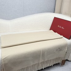 P。 LP。【LP刺绣-素色大披肩】直供法国专柜,认真的!顶级尖端羊绒披肩,超级厚实大尺寸深度重磅双面水波纹,80*20 P。 LP。【LP刺绣-素色大披肩】直供法国专柜,认真的!顶级尖端羊绒披肩,超级厚实大尺寸深度重磅双面水波纹,80*20