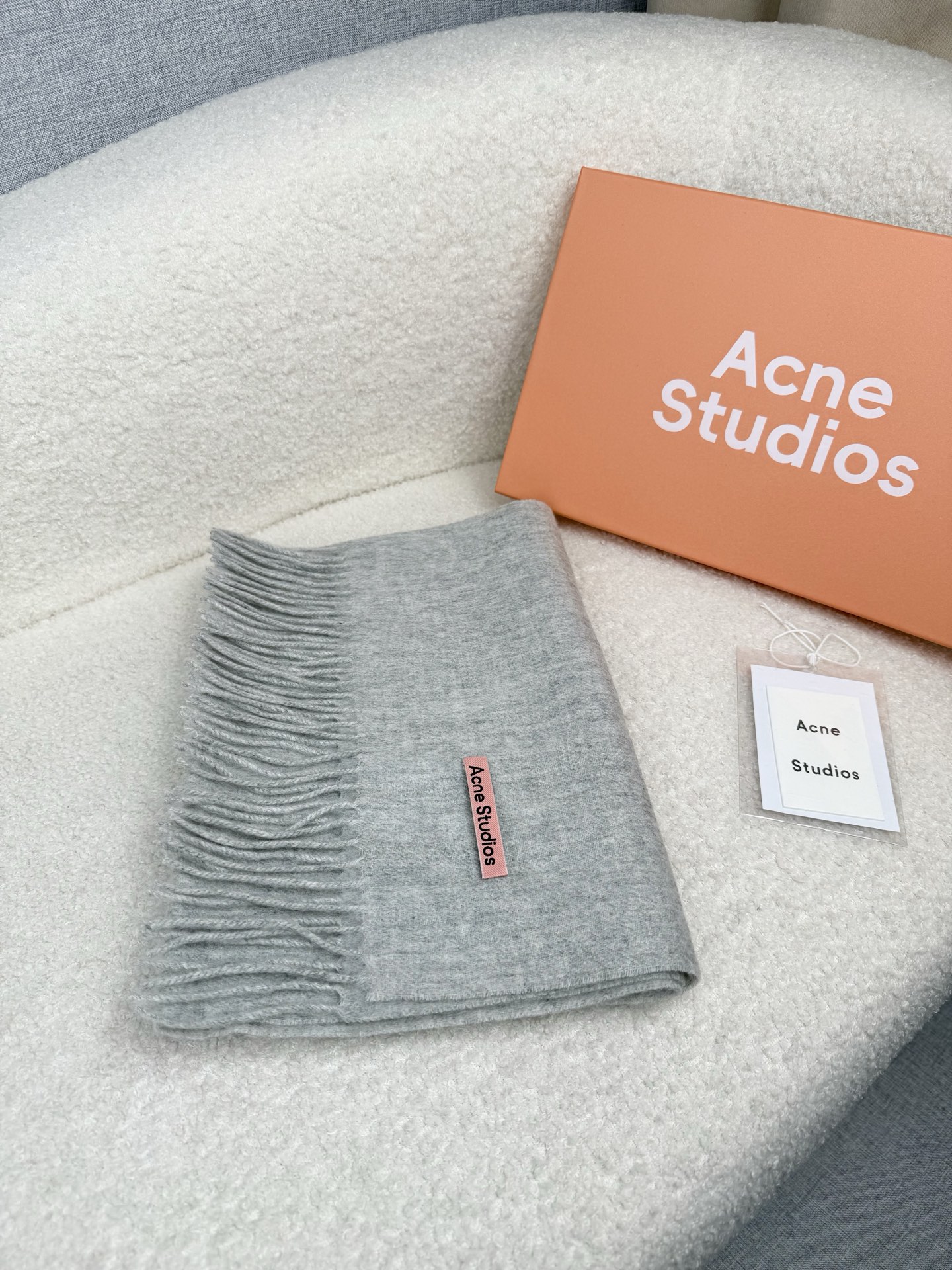 P。ACNE。【粉色新标-轻水波纹羊毛围巾】超级美！AC每年都不可不卖的款！也是年度最值百搭的款！真正ac流水线下来的订