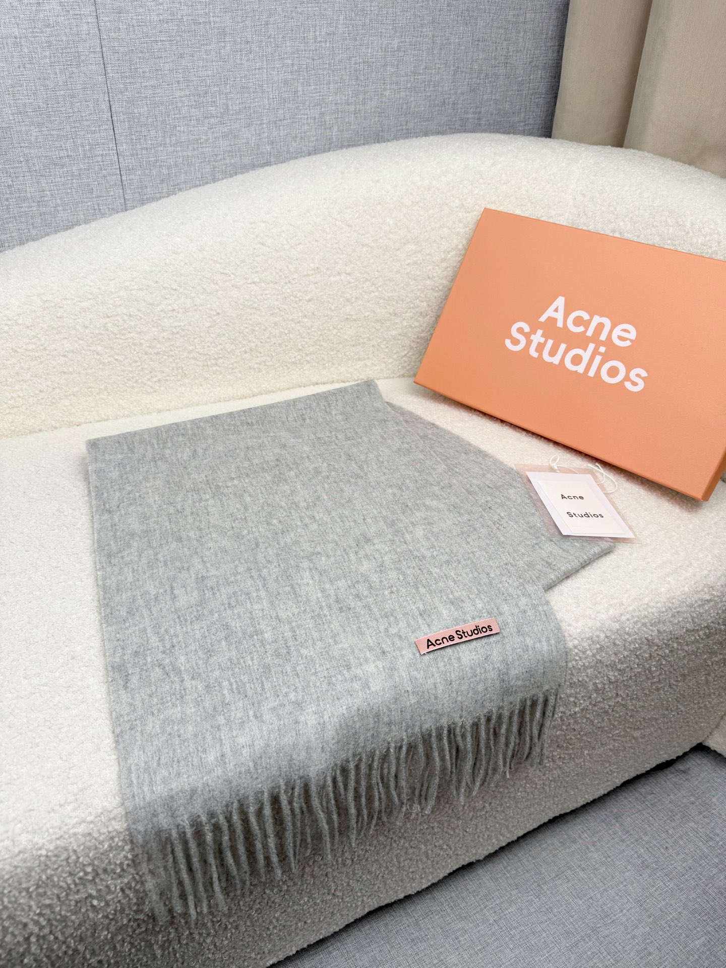 P。ACNE。【粉色新标-轻水波纹羊毛围巾】超级美！AC每年都不可不卖的款！也是年度最值百搭的款！真正ac流水线下来的订