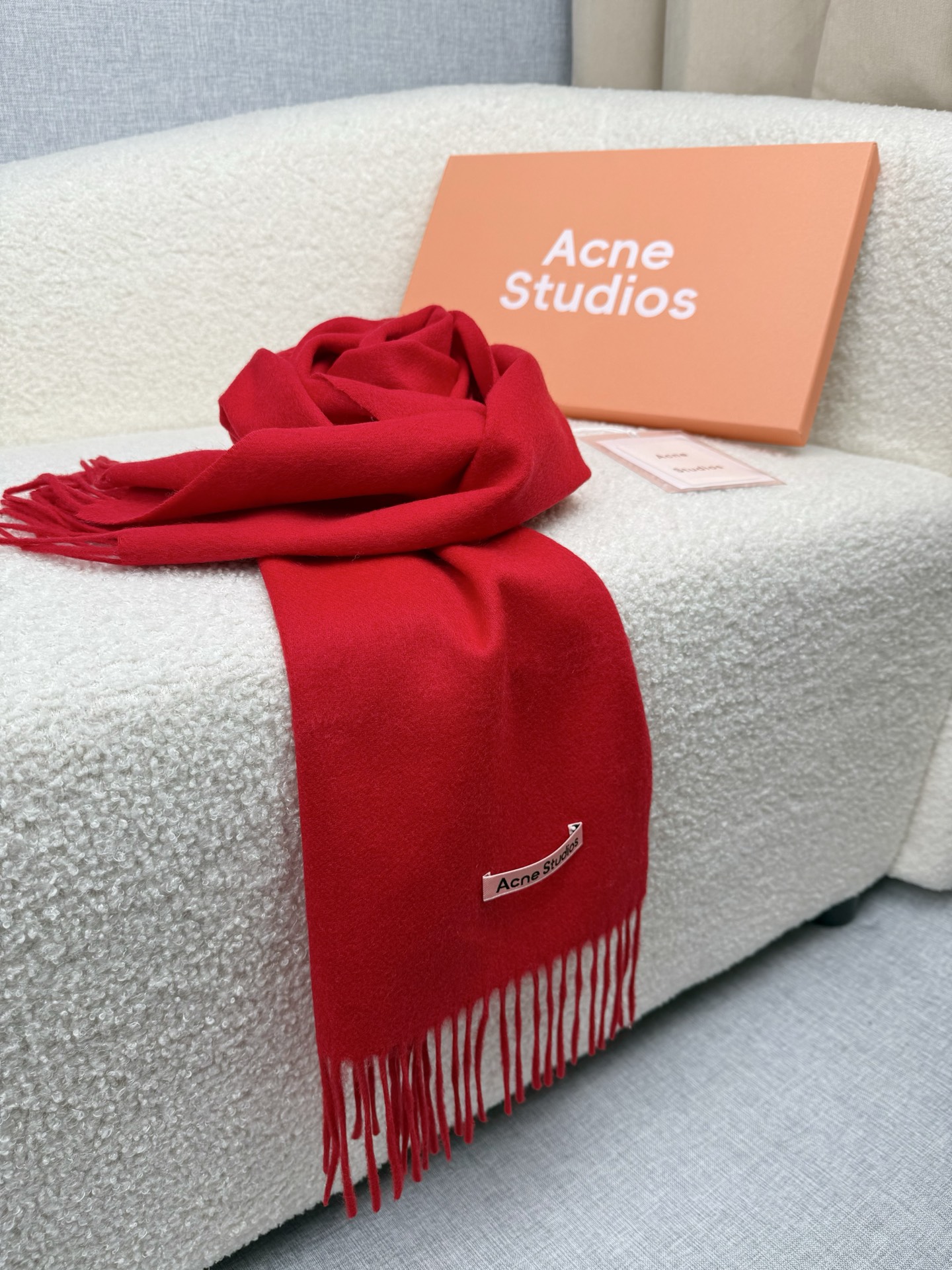 P。ACNE。【粉色新标-轻水波纹羊毛围巾】超级美！AC每年都不可不卖的款！也是年度最值百搭的款！真正ac流水线下来的订