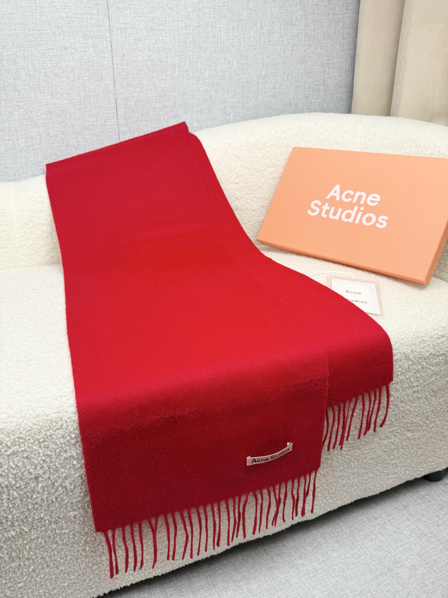 P。ACNE。【粉色新标-轻水波纹羊毛围巾】超级美！AC每年都不可不卖的款！也是年度最值百搭的款！真正ac流水线下来的订