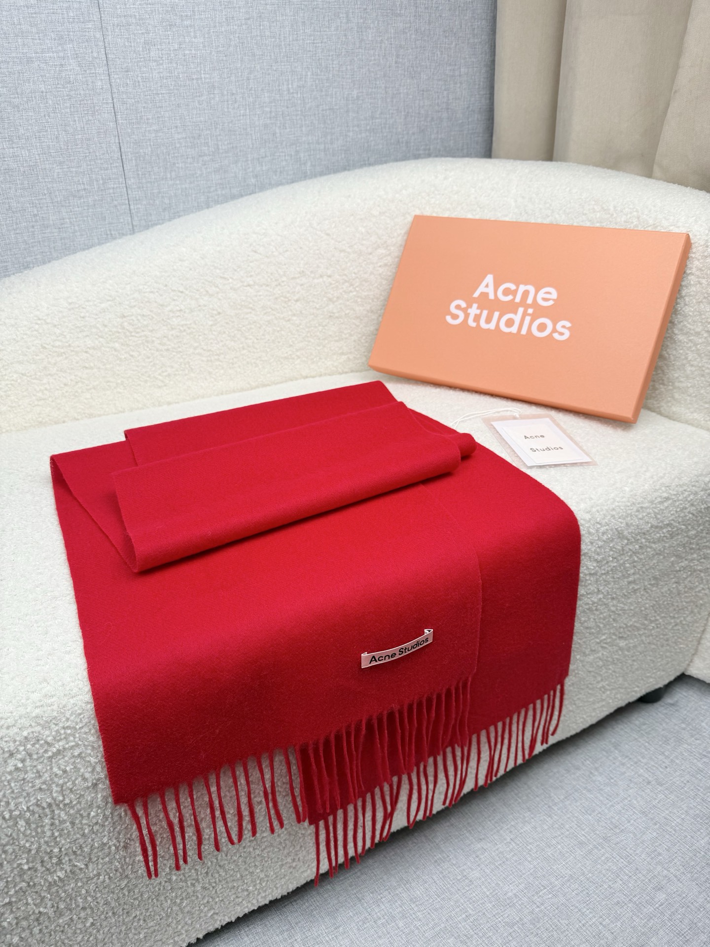 P。ACNE。【粉色新标-轻水波纹羊毛围巾】超级美！AC每年都不可不卖的款！也是年度最值百搭的款！真正ac流水线下来的订
