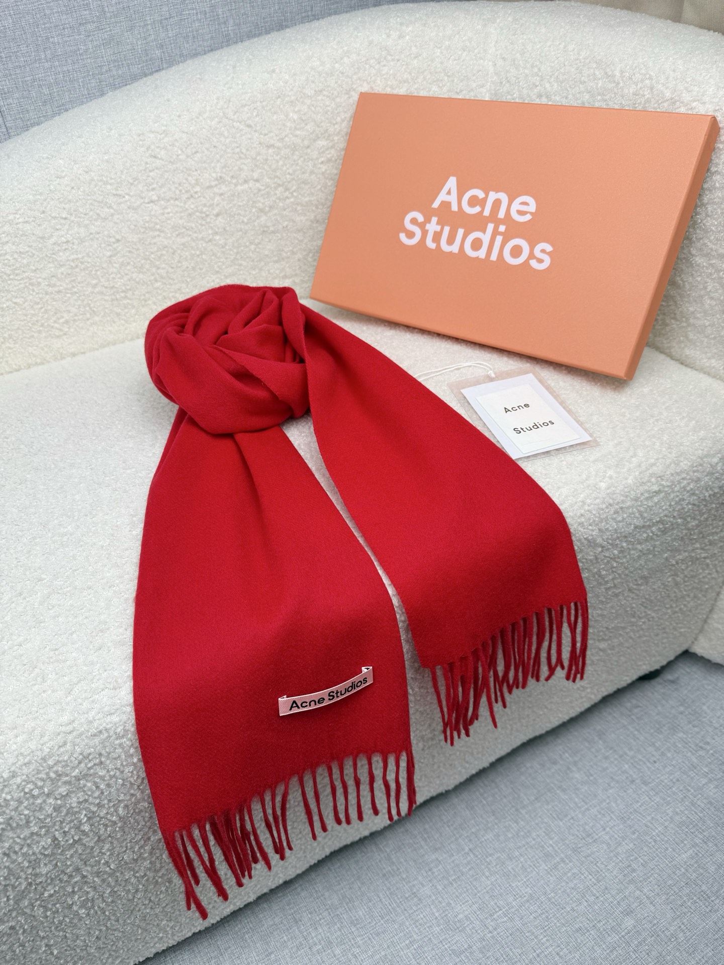 P。ACNE。【粉色新标-轻水波纹羊毛围巾】超级美！AC每年都不可不卖的款！也是年度最值百搭的款！真正ac流水线下来的订