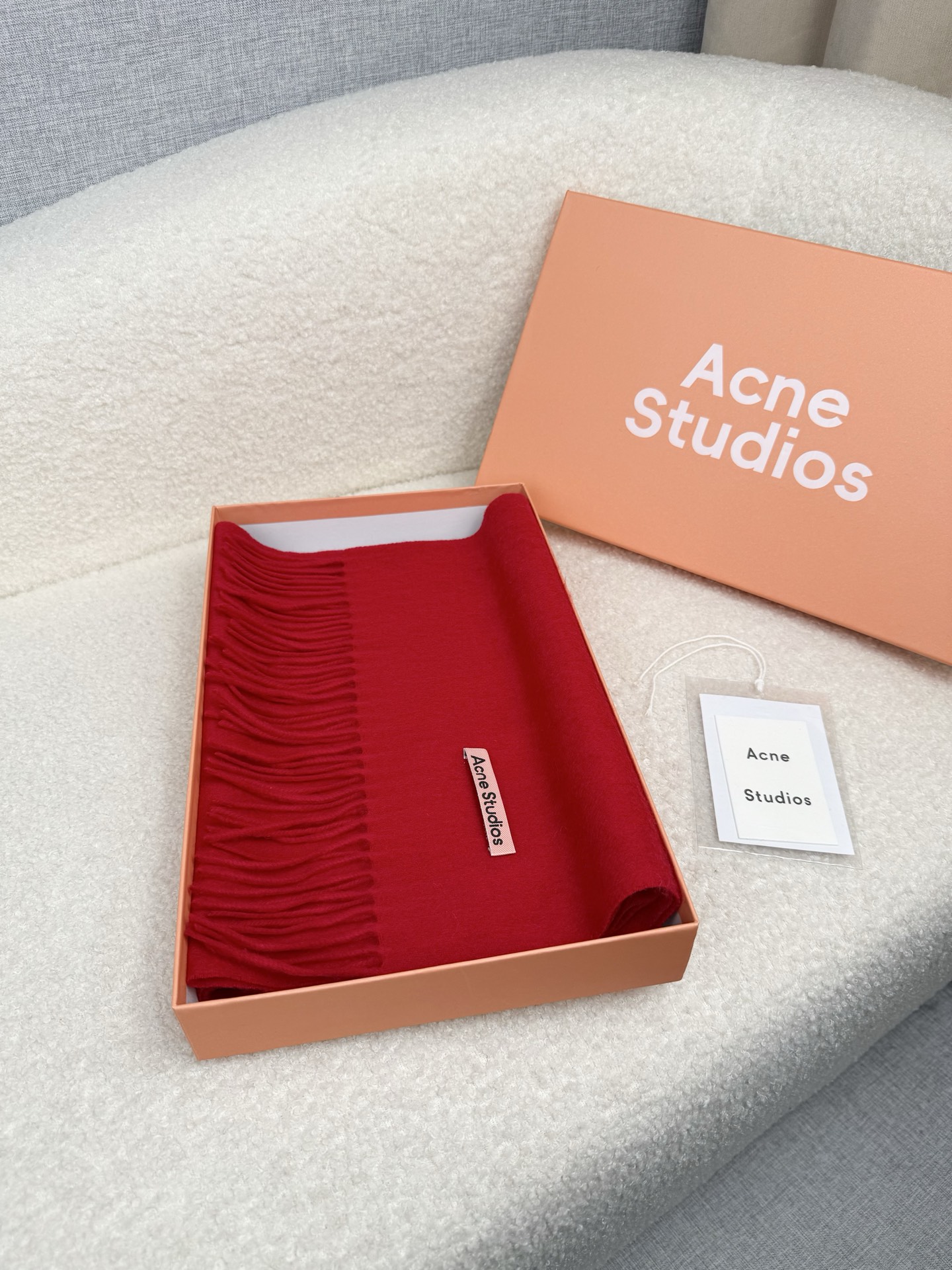 P。ACNE。【粉色新标-轻水波纹羊毛围巾】超级美！AC每年都不可不卖的款！也是年度最值百搭的款！真正ac流水线下来的订