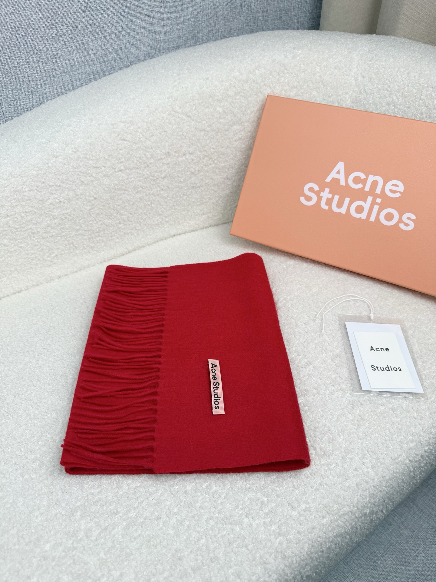P。ACNE。【粉色新标-轻水波纹羊毛围巾】超级美！AC每年都不可不卖的款！也是年度最值百搭的款！真正ac流水线下来的订