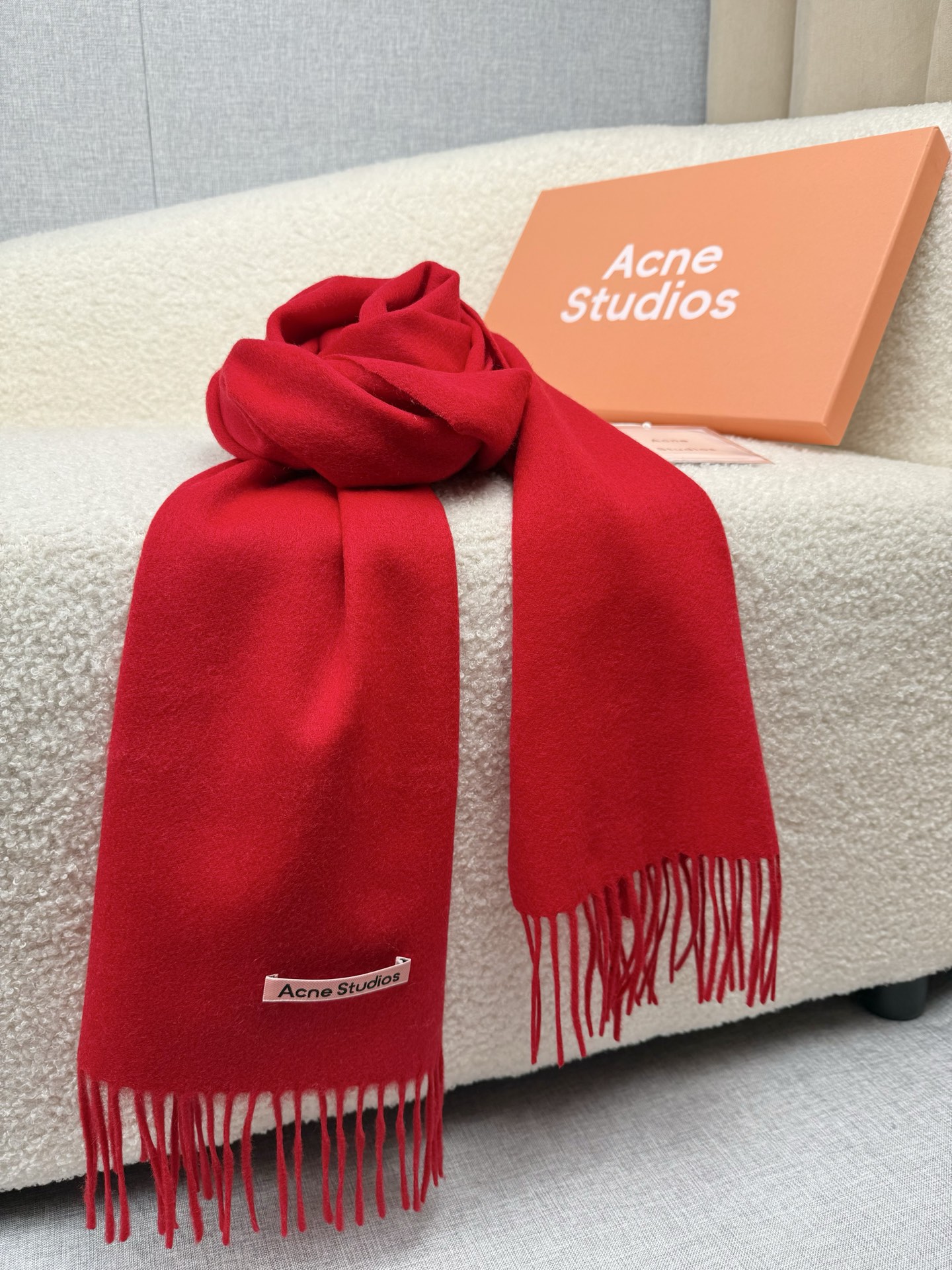 P。ACNE。【粉色新标-轻水波纹羊毛围巾】超级美！AC每年都不可不卖的款！也是年度最值百搭的款！真正ac流水线下来的订