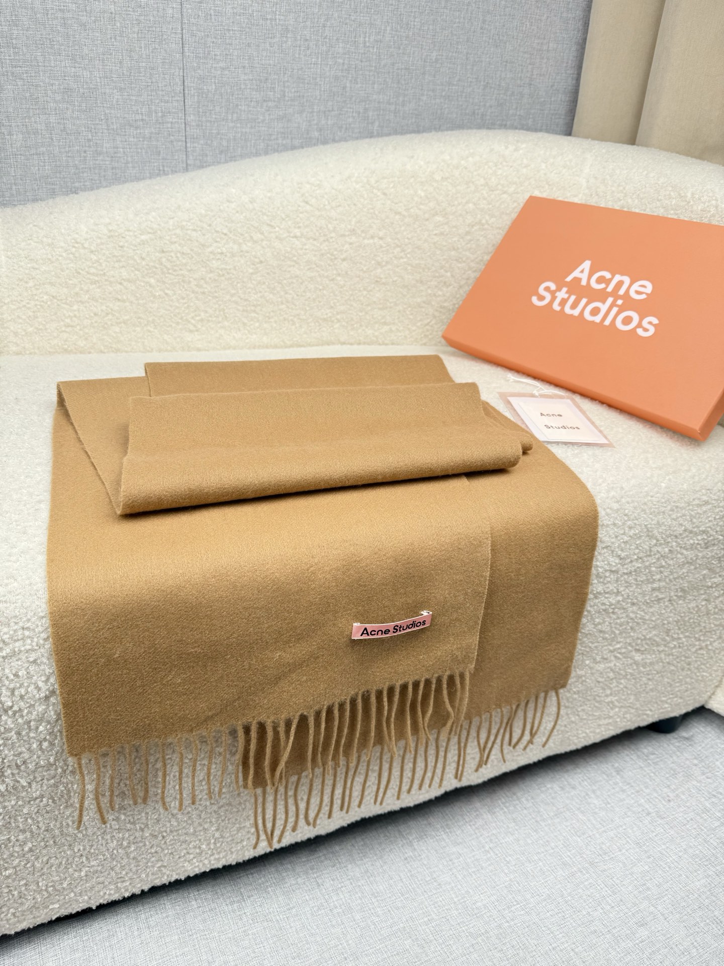 P。ACNE。【粉色新标-轻水波纹羊毛围巾】超级美！AC每年都不可不卖的款！也是年度最值百搭的款！真正ac流水线下来的订