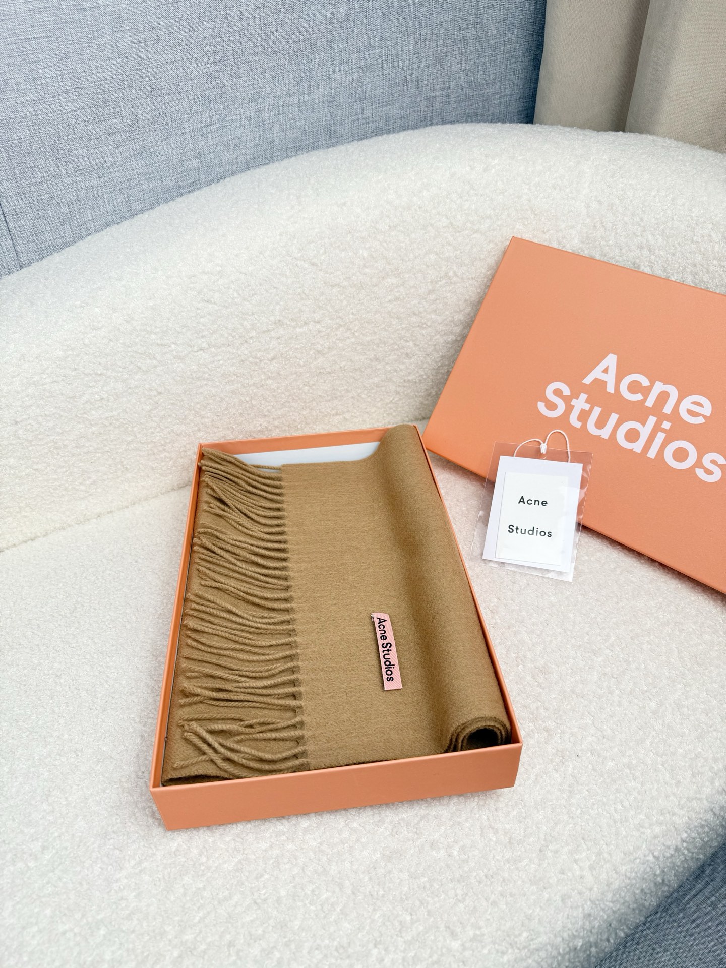 P。ACNE。【粉色新标-轻水波纹羊毛围巾】超级美！AC每年都不可不卖的款！也是年度最值百搭的款！真正ac流水线下来的订
