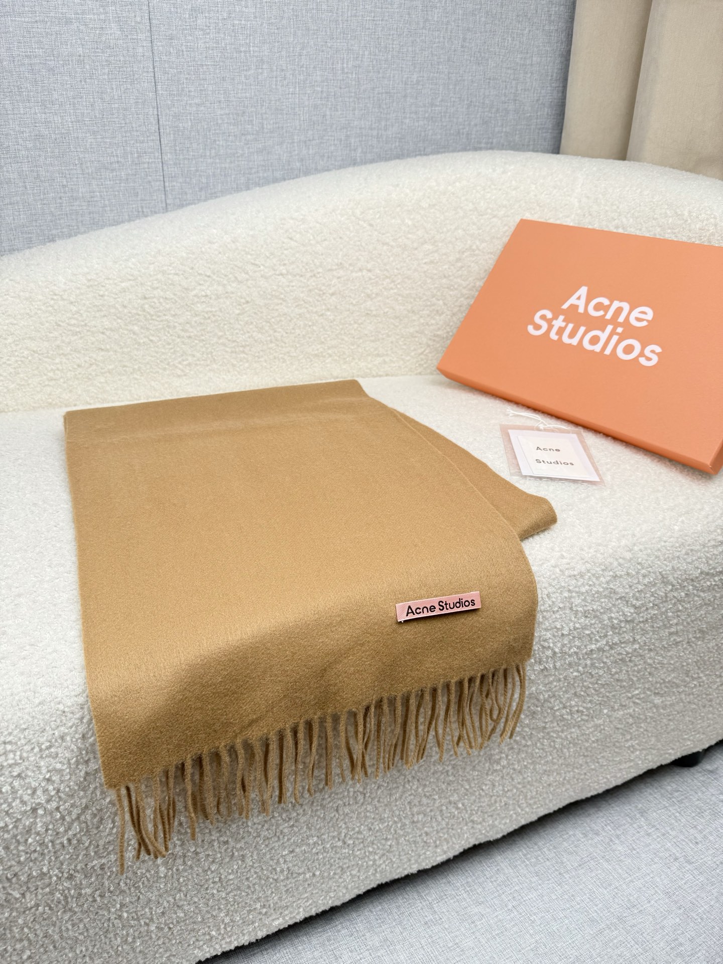 P。ACNE。【粉色新标-轻水波纹羊毛围巾】超级美！AC每年都不可不卖的款！也是年度最值百搭的款！真正ac流水线下来的订