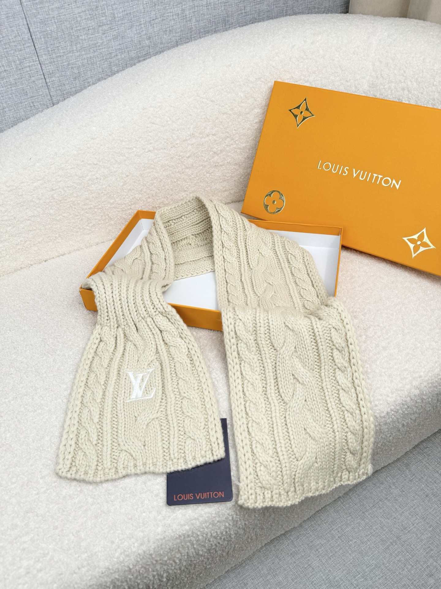LV scarf LV Logo 30cm 100% 30*180cm — photo 8