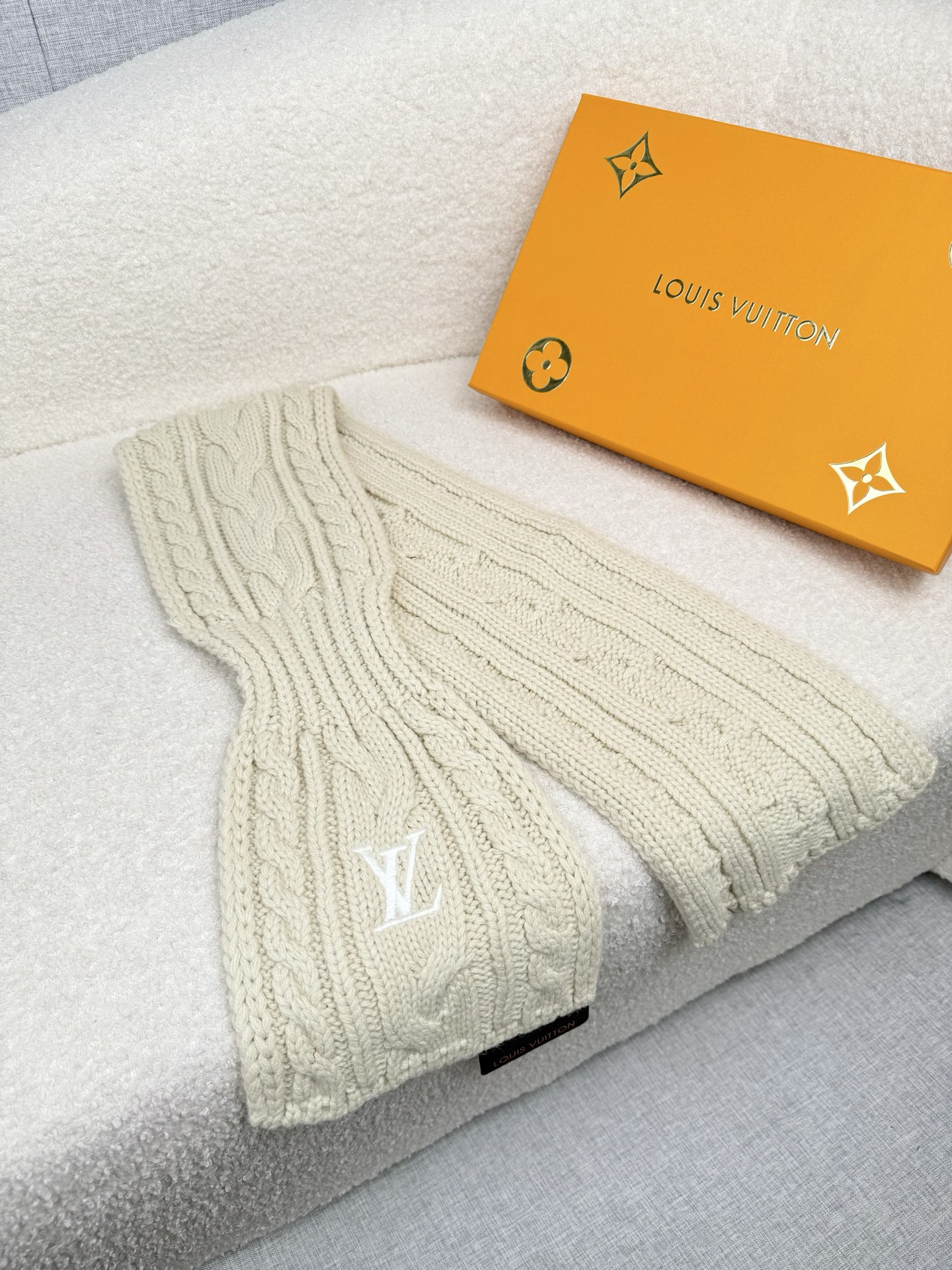 LV scarf LV Logo 30cm 100% 30*180cm — photo 4