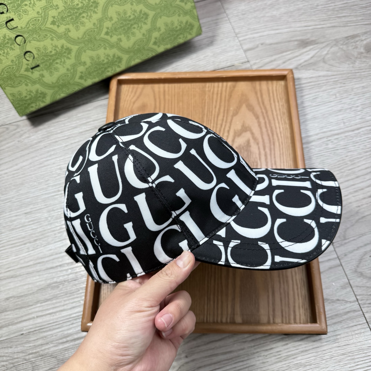 🌹。G家。【超A品质】最新款！时尚潮流，高端做工！每一个帽子都是用心之作！牛津材质！头层牛皮！配盒子、防