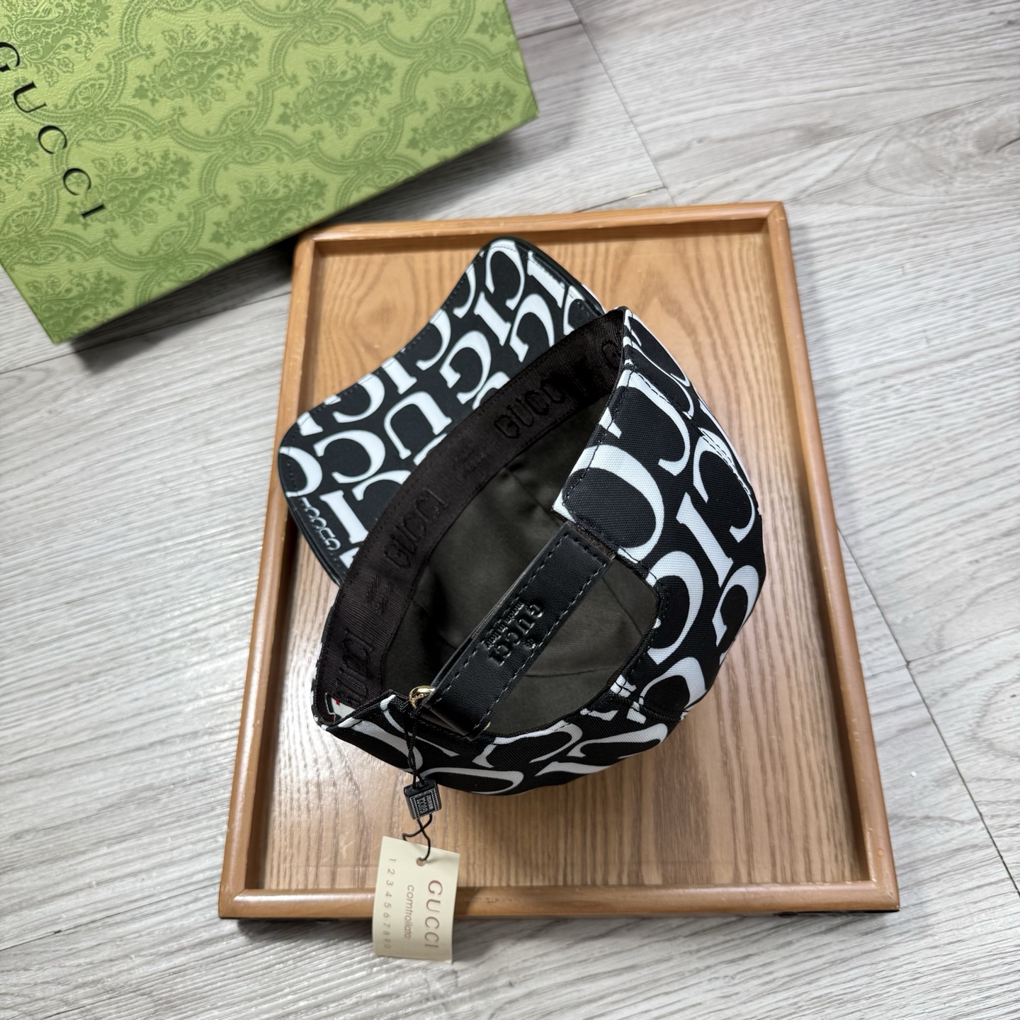 🌹。G家。【超A品质】最新款！时尚潮流，高端做工！每一个帽子都是用心之作！牛津材质！头层牛皮！配盒子、防