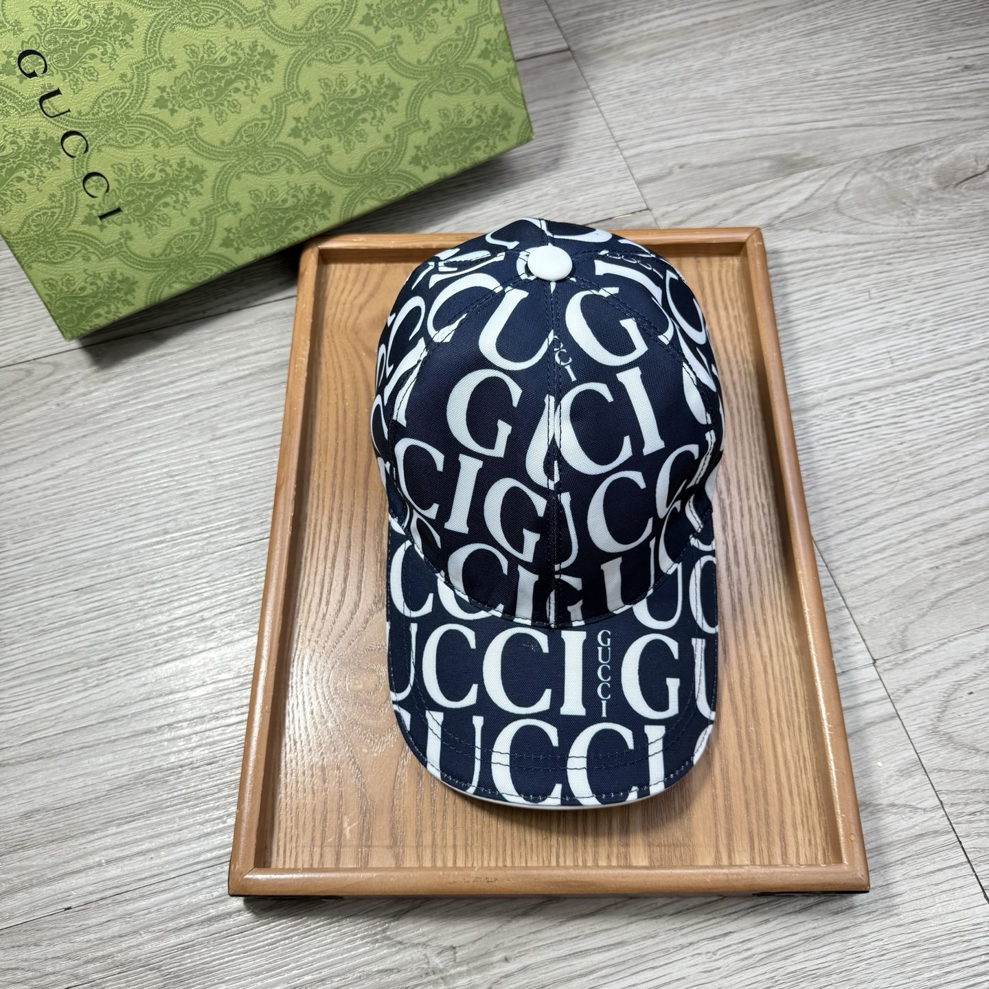 🌹。G家。【超A品质】最新款！时尚潮流，高端做工！每一个帽子都是用心之作！牛津材质！头层牛皮！配盒子、防