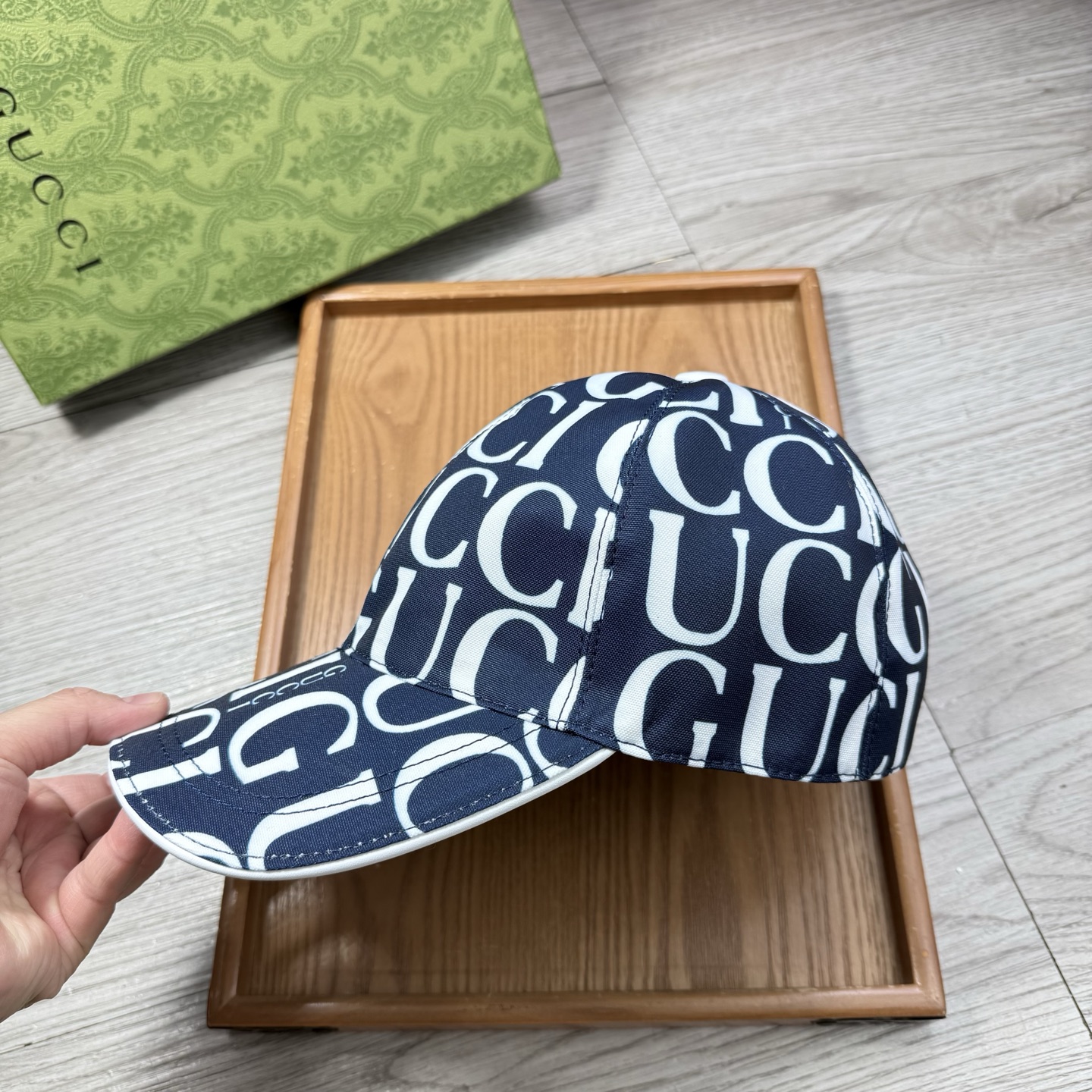 🌹。G家。【超A品质】最新款！时尚潮流，高端做工！每一个帽子都是用心之作！牛津材质！头层牛皮！配盒子、防