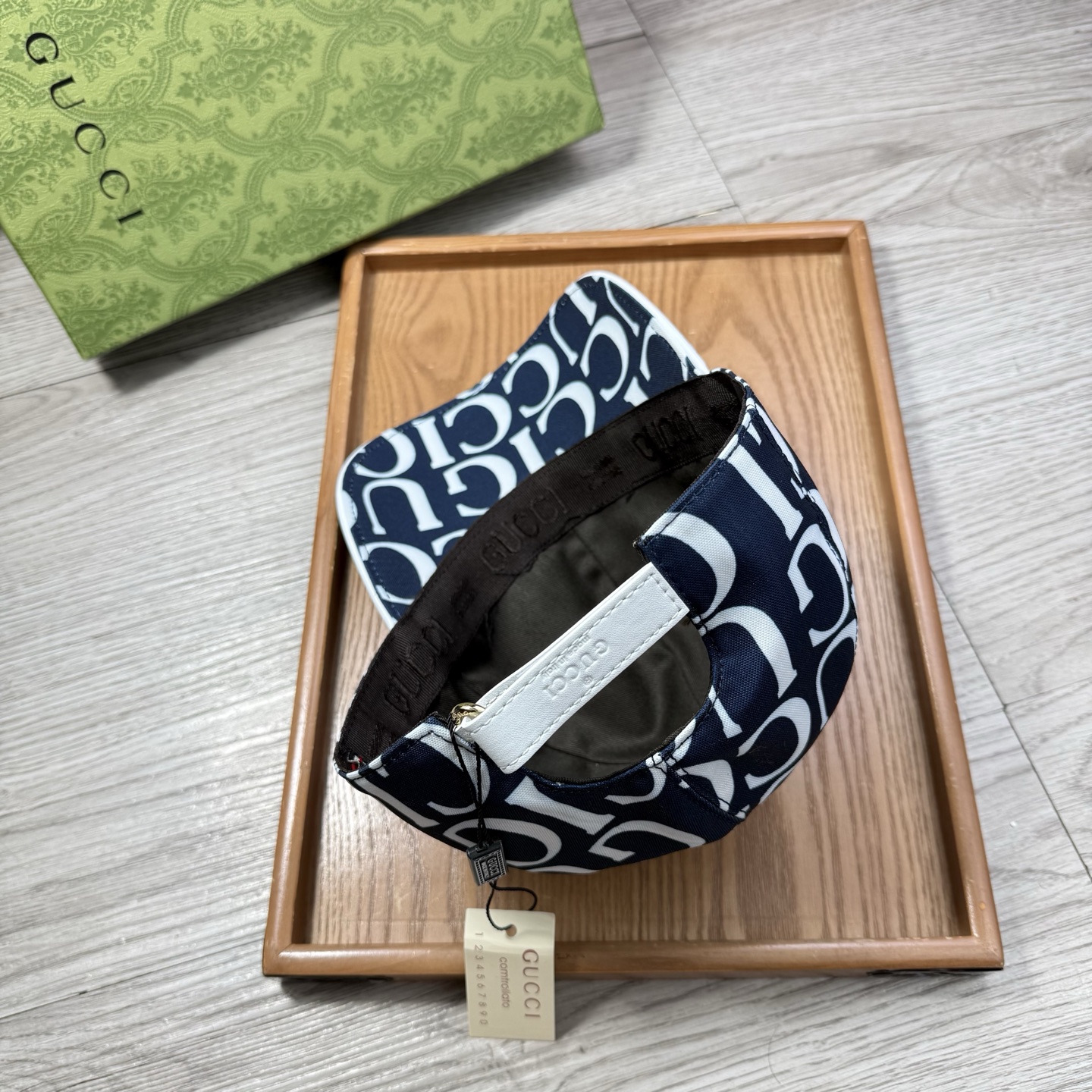 🌹。G家。【超A品质】最新款！时尚潮流，高端做工！每一个帽子都是用心之作！牛津材质！头层牛皮！配盒子、防