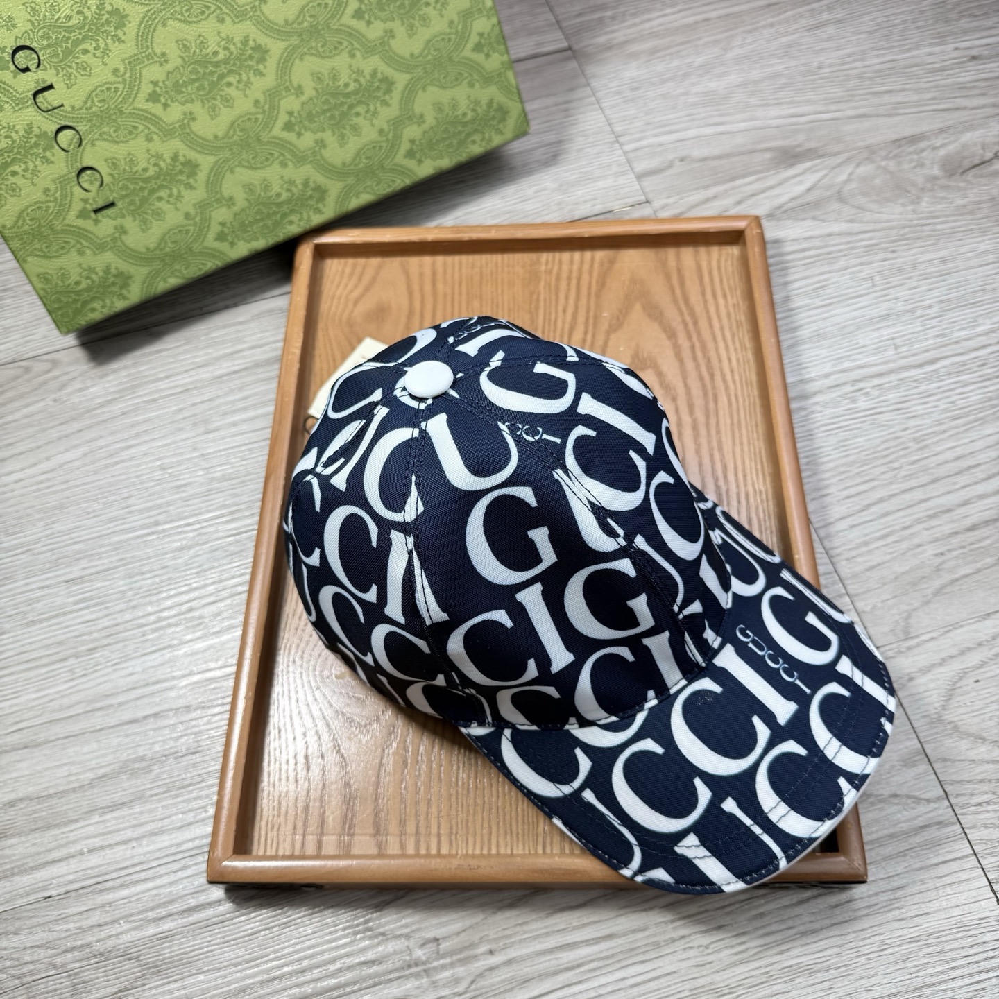 🌹。G家。【超A品质】最新款！时尚潮流，高端做工！每一个帽子都是用心之作！牛津材质！头层牛皮！配盒子、防
