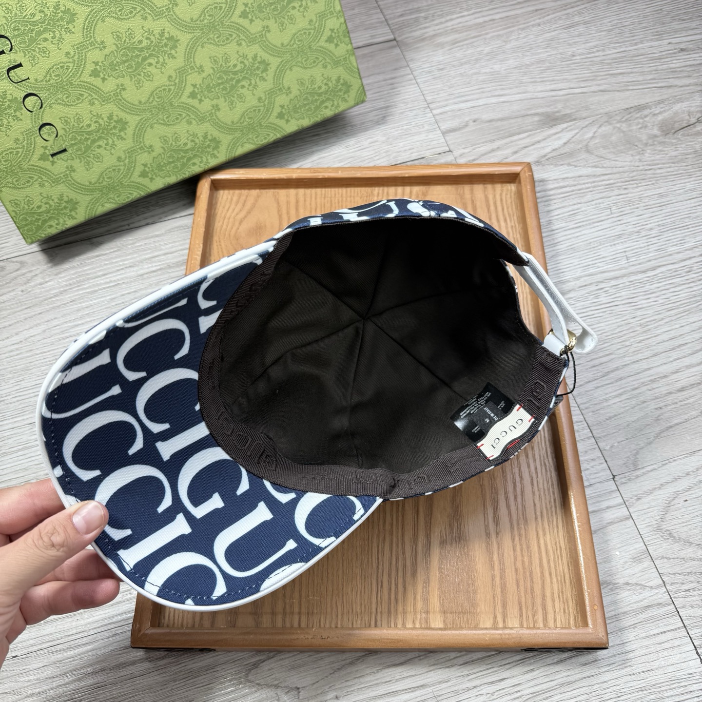 🌹。G家。【超A品质】最新款！时尚潮流，高端做工！每一个帽子都是用心之作！牛津材质！头层牛皮！配盒子、防