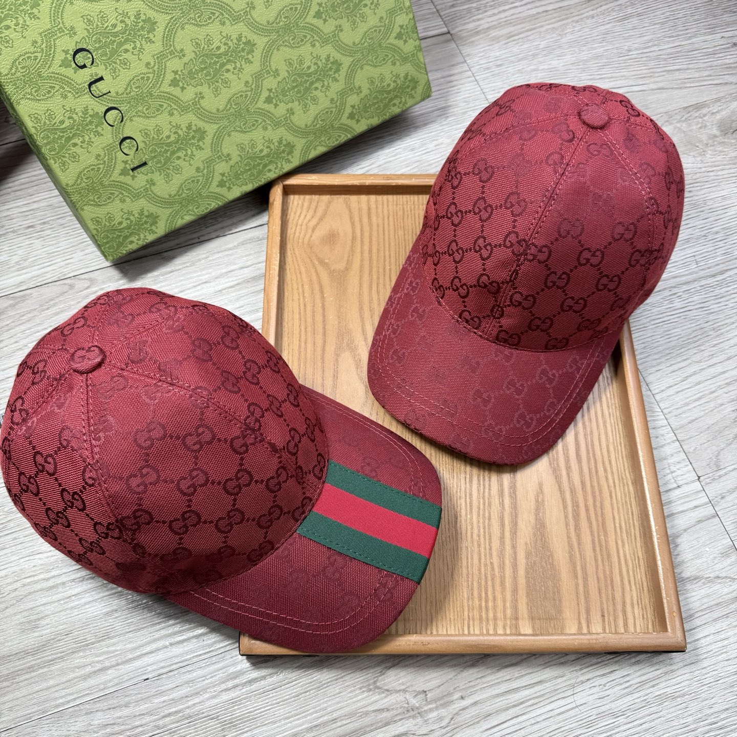 🌹。G家。【超A品质】最新款！时尚潮流，高端做工！每一个帽子都是用心之作！牛津材质！头层牛皮！配盒子、防