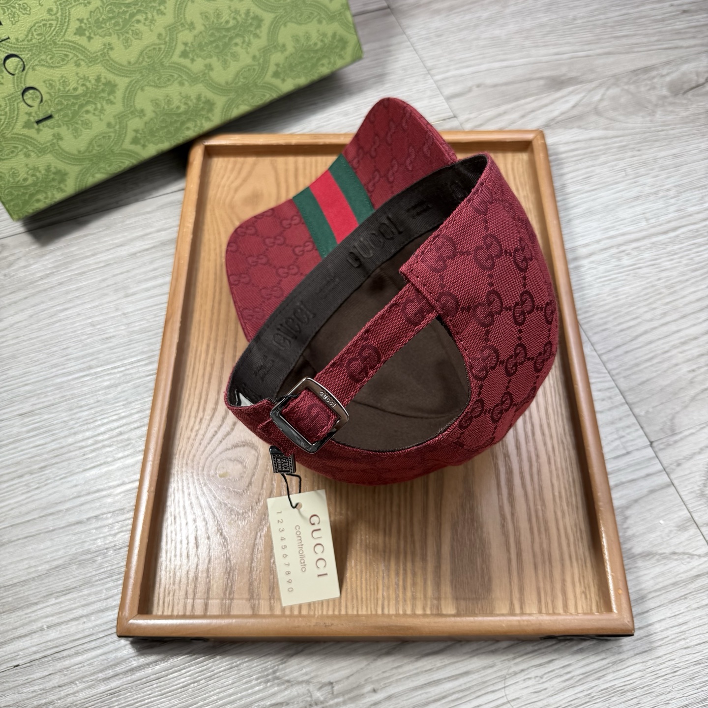 🌹。G家。【超A品质】最新款！时尚潮流，高端做工！每一个帽子都是用心之作！牛津材质！头层牛皮！配盒子、防