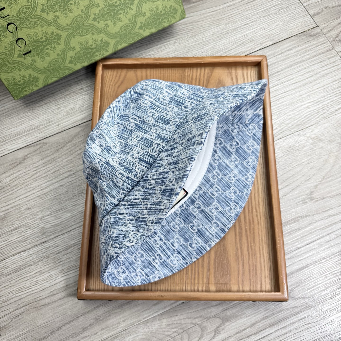 。G家。夏季新品渔夫帽！真的是经典中的NO.1，绝美的颜色非常好搭配，不管是酷飒的风格还是温婉的长裙都非