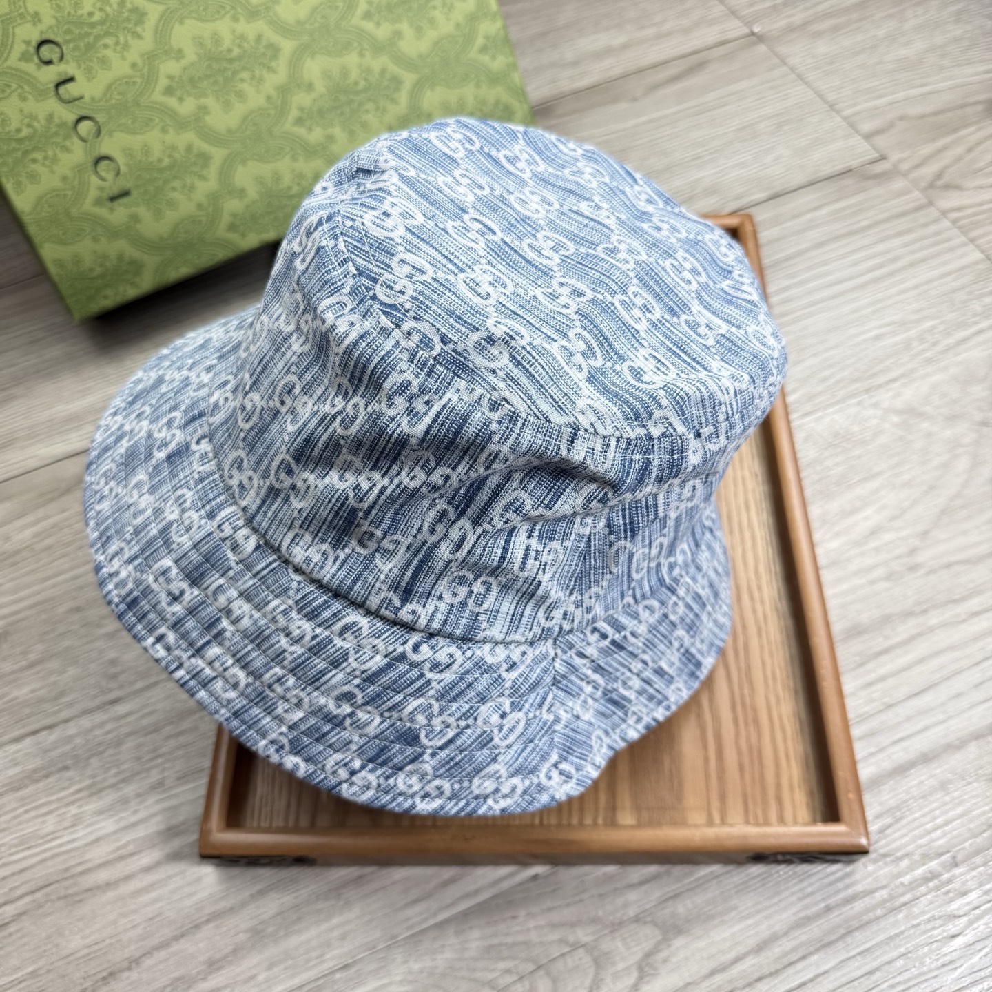 。G家。夏季新品渔夫帽！真的是经典中的NO.1，绝美的颜色非常好搭配，不管是酷飒的风格还是温婉的长裙都非