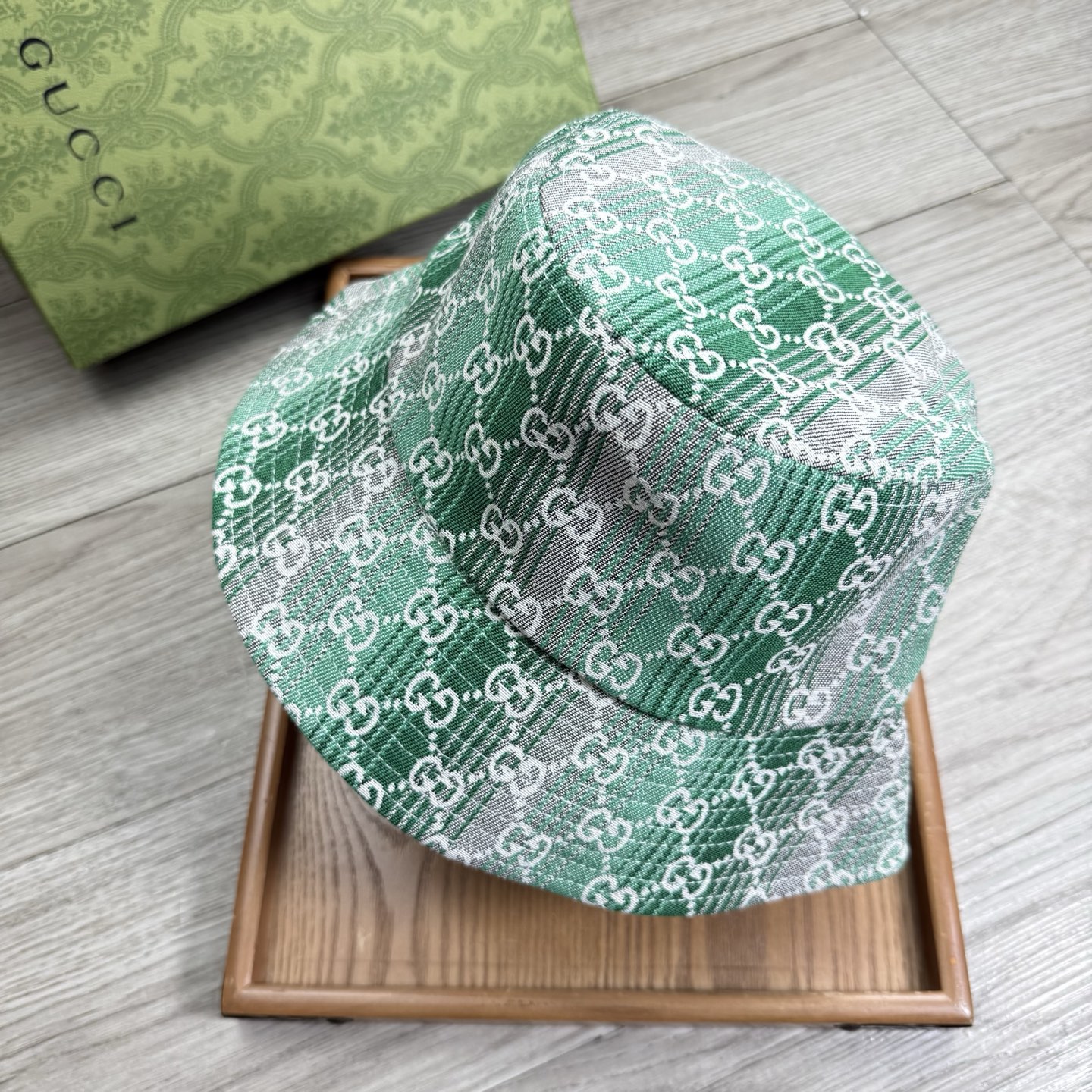 。G家。夏季新品渔夫帽！真的是经典中的NO.1，绝美的颜色非常好搭配，不管是酷飒的风格还是温婉的长裙都非