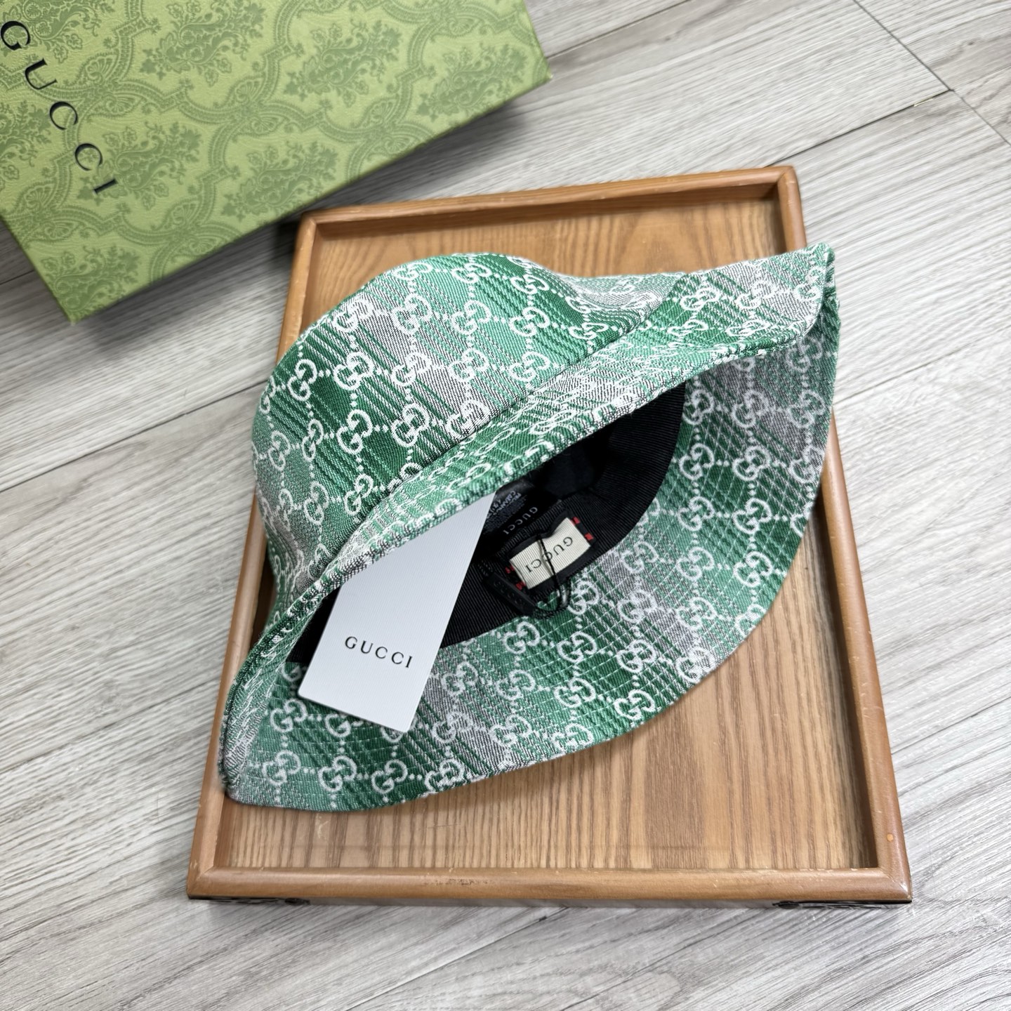 。G家。夏季新品渔夫帽！真的是经典中的NO.1，绝美的颜色非常好搭配，不管是酷飒的风格还是温婉的长裙都非