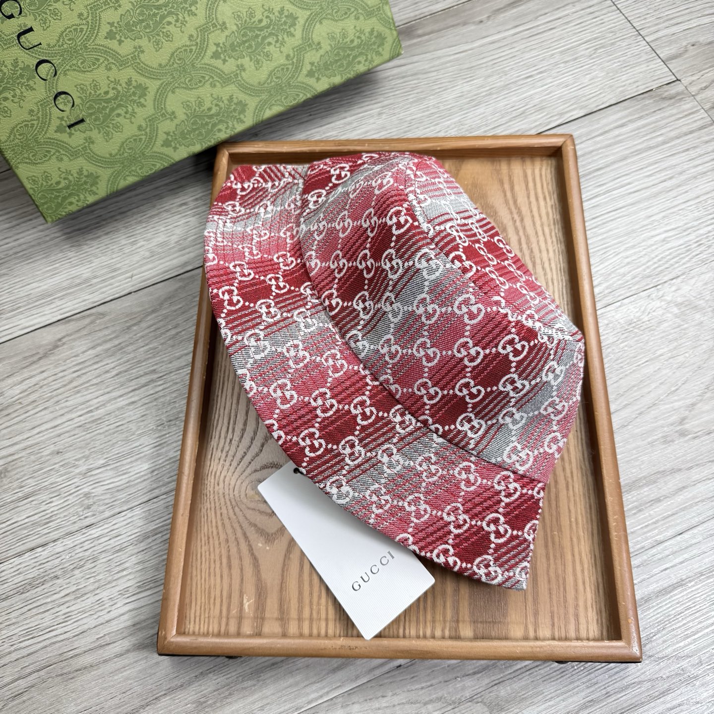 。G家。夏季新品渔夫帽！真的是经典中的NO.1，绝美的颜色非常好搭配，不管是酷飒的风格还是温婉的长裙都非