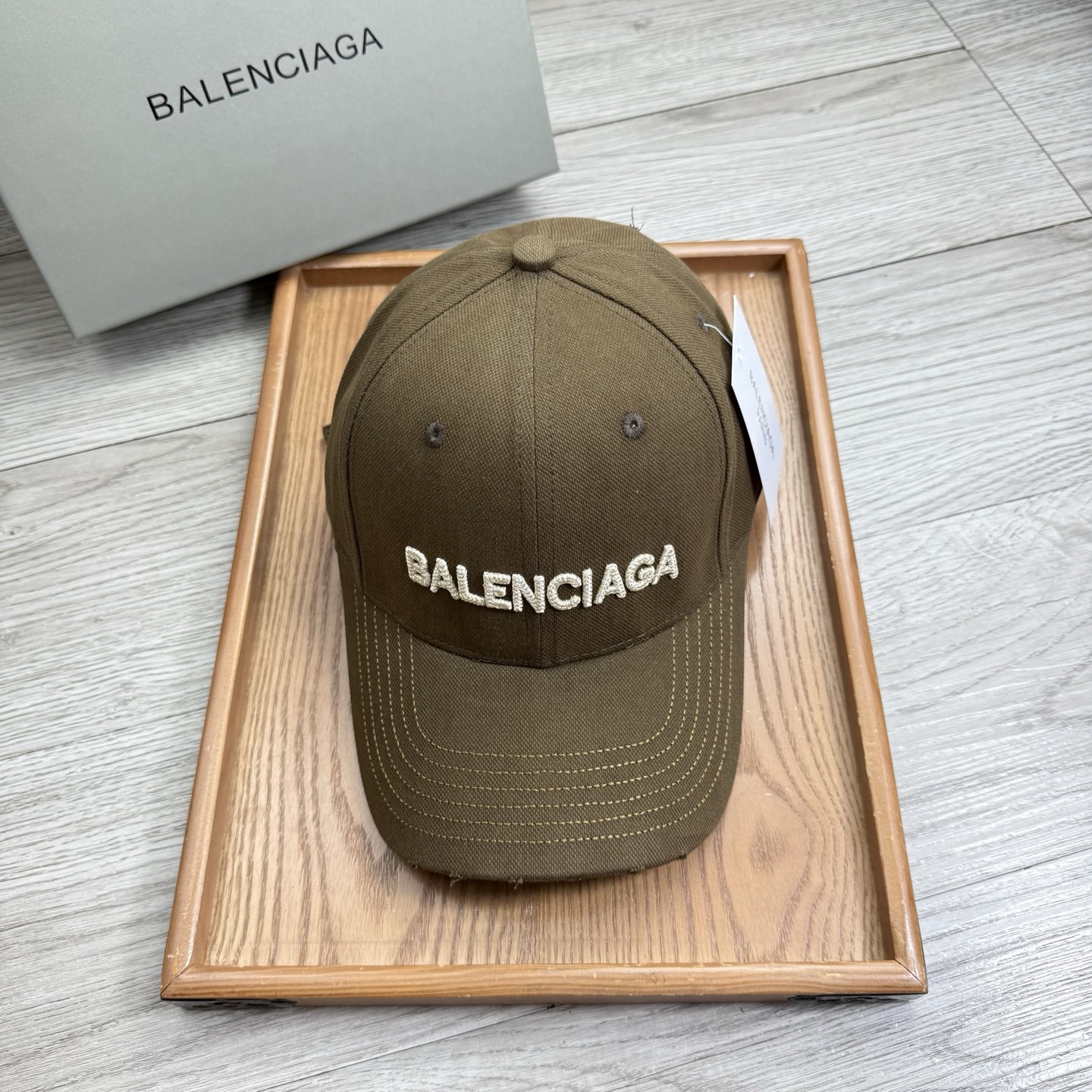 。Ba。巴黎世家【配防尘袋】新品棒球帽！材质：纯棉！透气性好！春天挡风，夏天防晒必备单品！颜色大气！款式