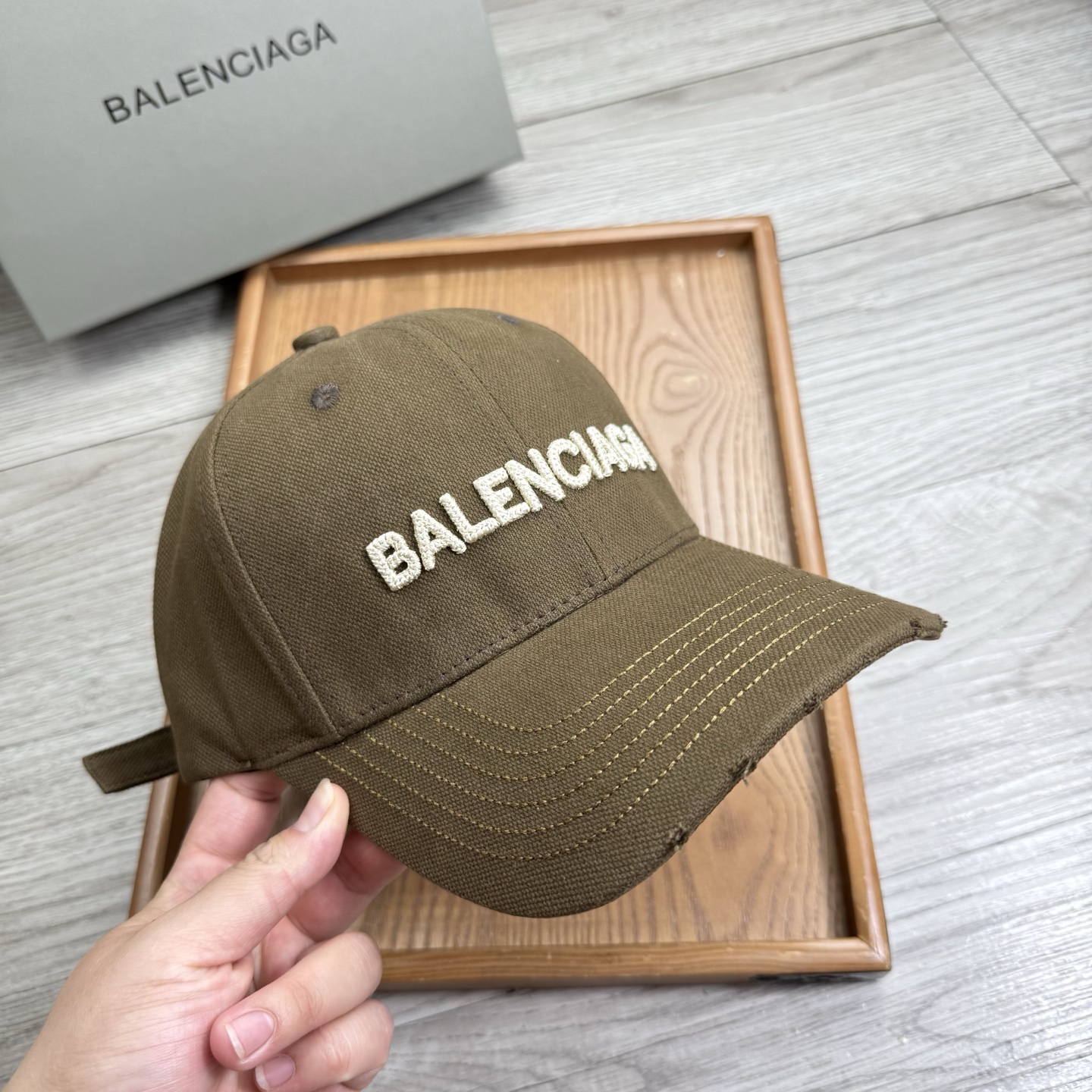 。Ba。巴黎世家【配防尘袋】新品棒球帽！材质：纯棉！透气性好！春天挡风，夏天防晒必备单品！颜色大气！款式