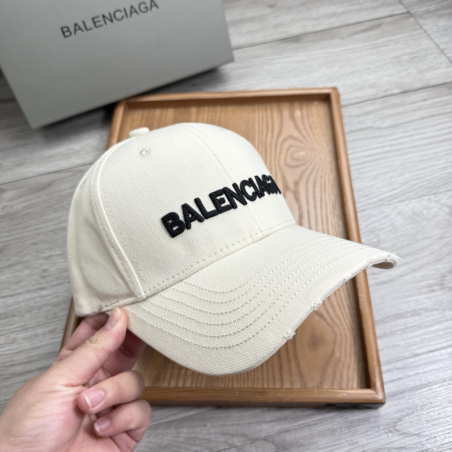 。Ba。巴黎世家【配防尘袋】新品棒球帽！材质：纯棉！透气性好！春天挡风，夏天防晒必备单品！颜色大气！款式