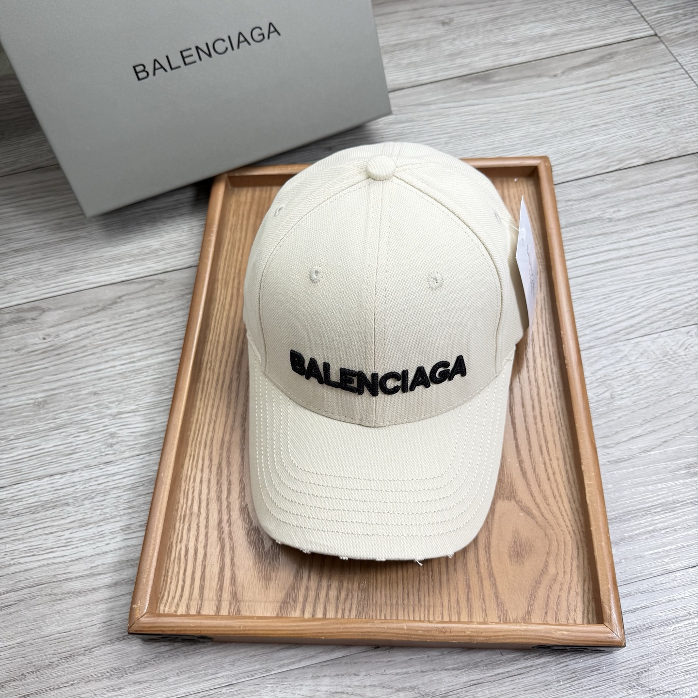。Ba。巴黎世家【配防尘袋】新品棒球帽！材质：纯棉！透气性好！春天挡风，夏天防晒必备单品！颜色大气！款式