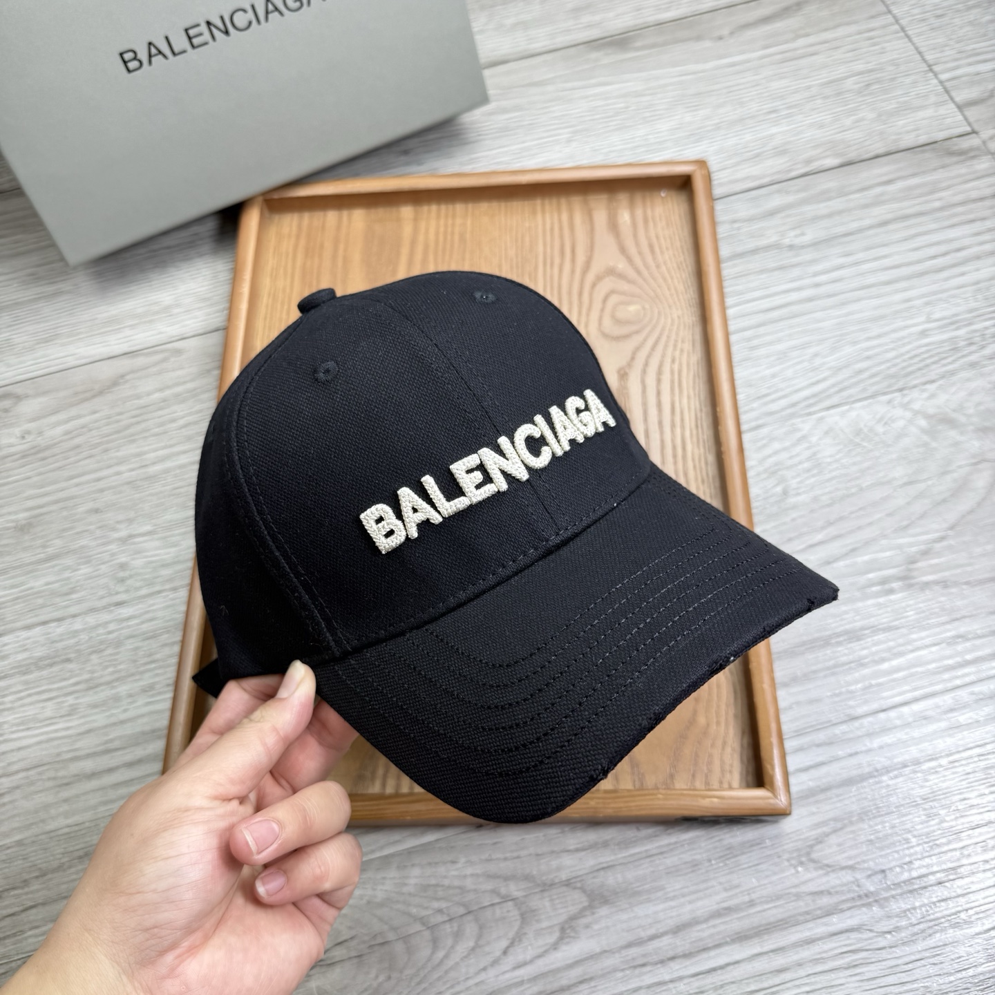 。Ba。巴黎世家【配防尘袋】新品棒球帽！材质：纯棉！透气性好！春天挡风，夏天防晒必备单品！颜色大气！款式